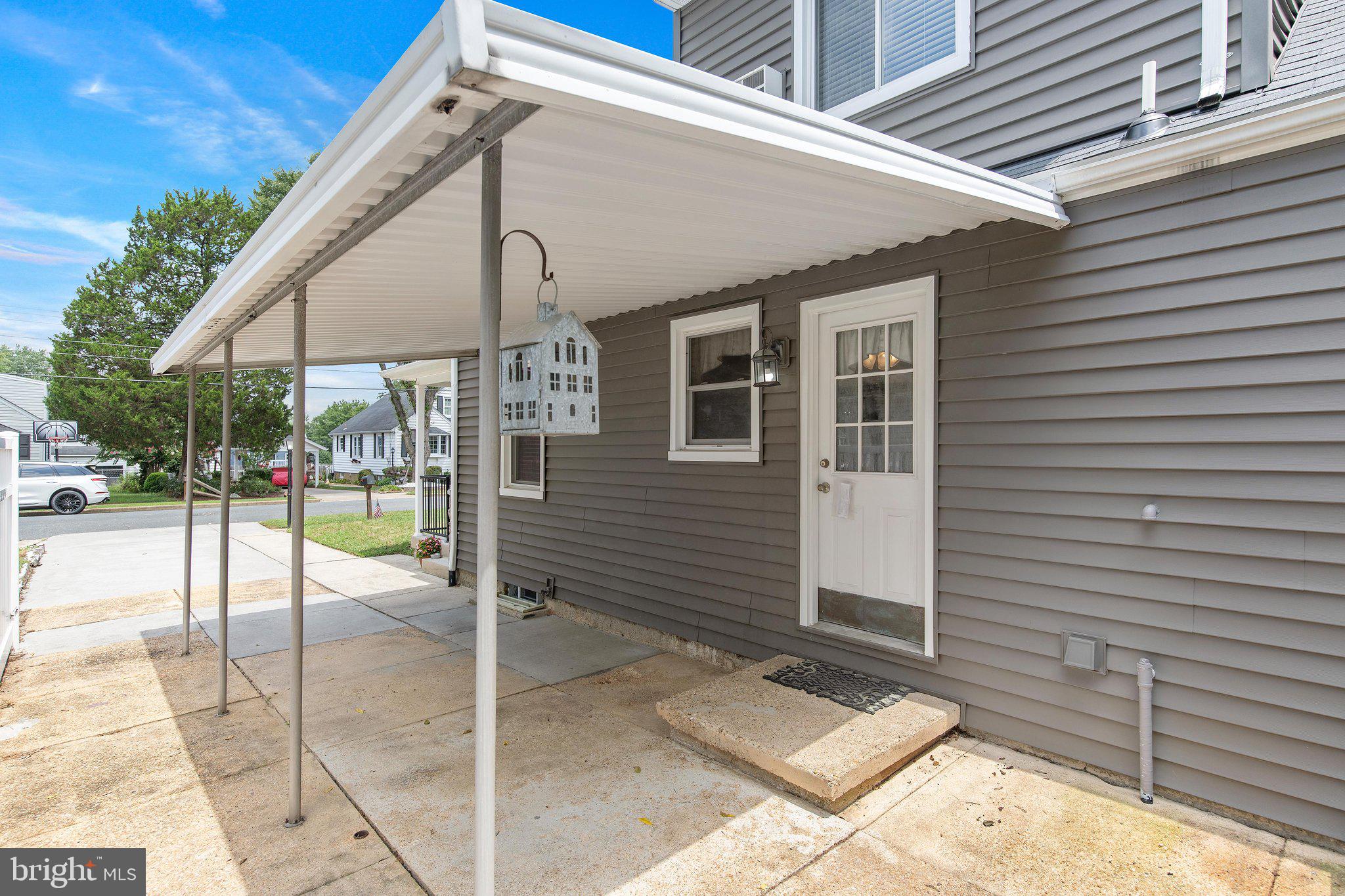 COLONIAL DRIVE - Residential