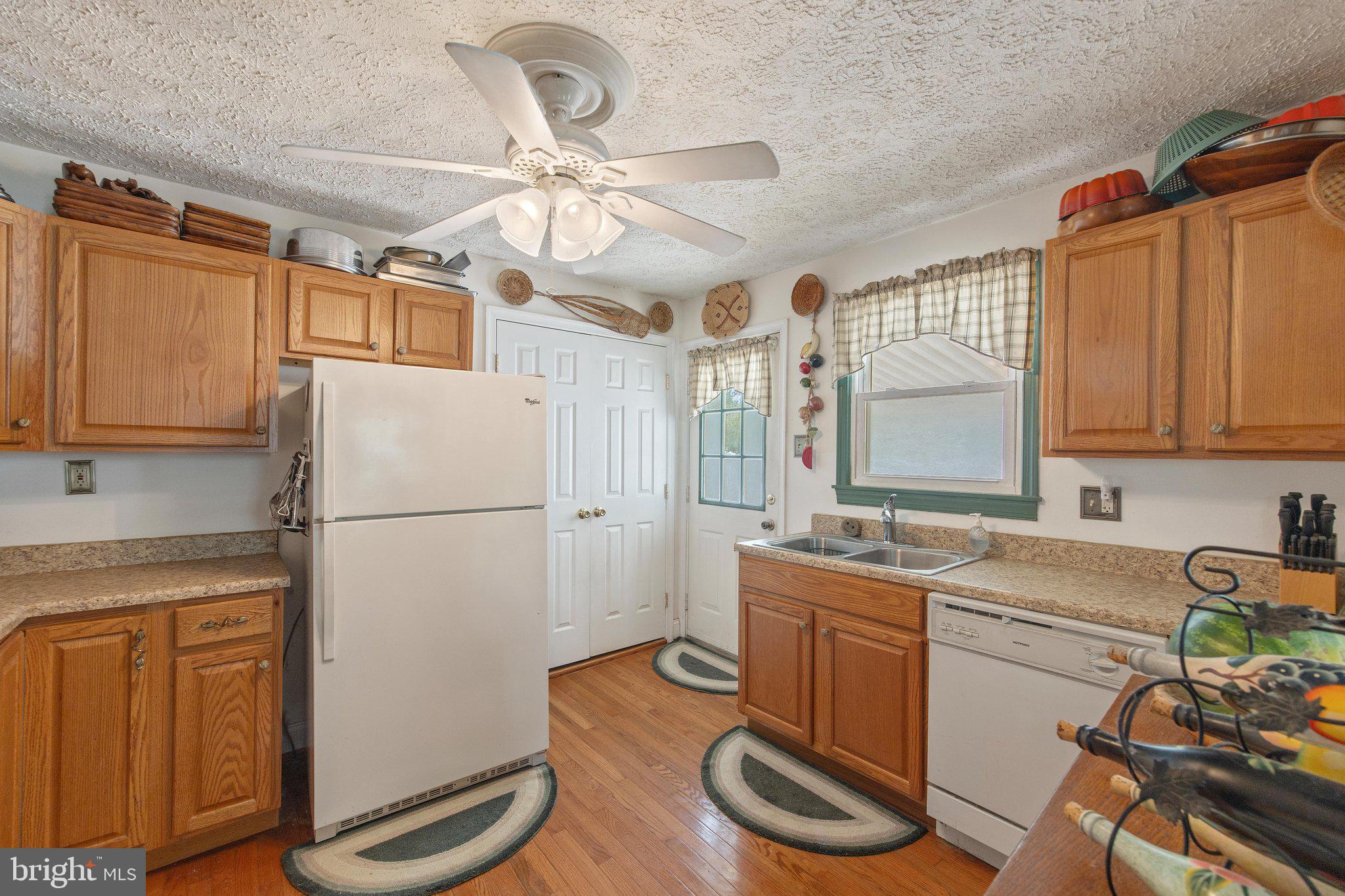 COLONIAL DRIVE - Residential