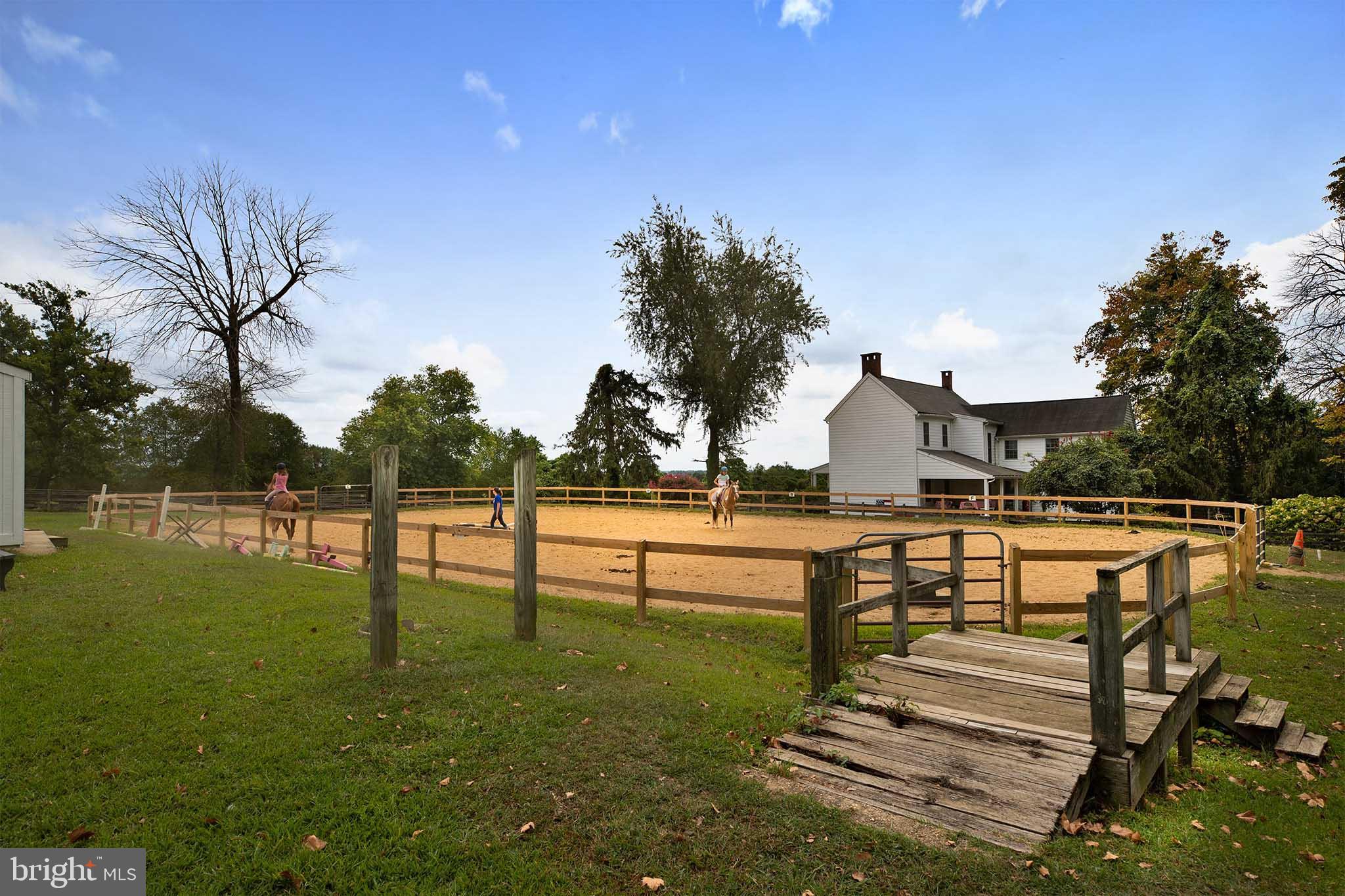 COLONIAL DRIVE - Residential