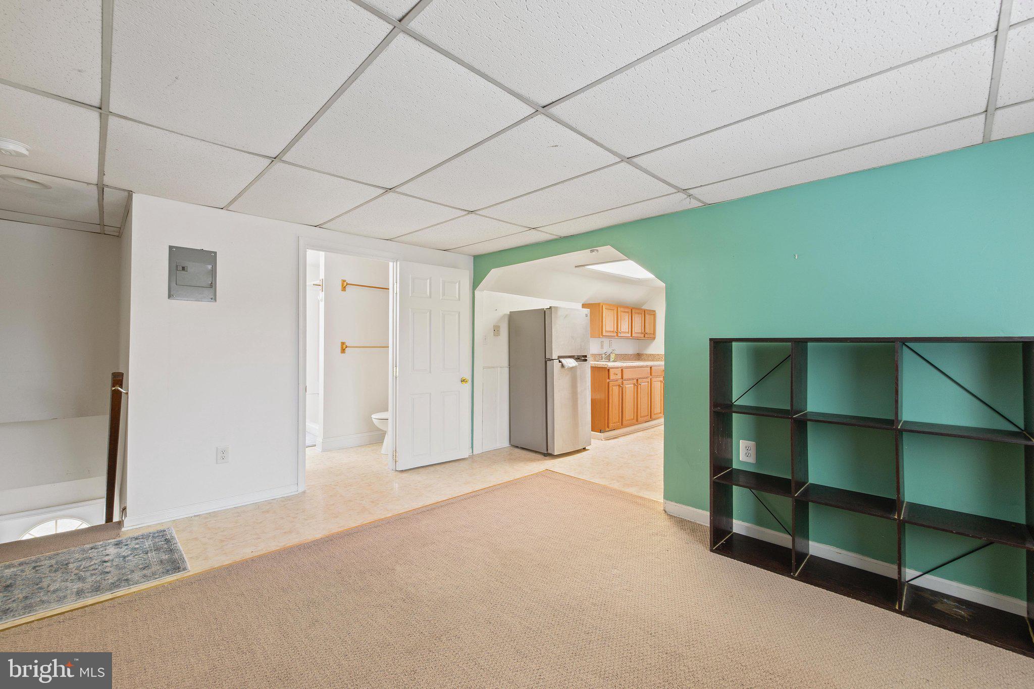 COLONIAL DRIVE - Residential