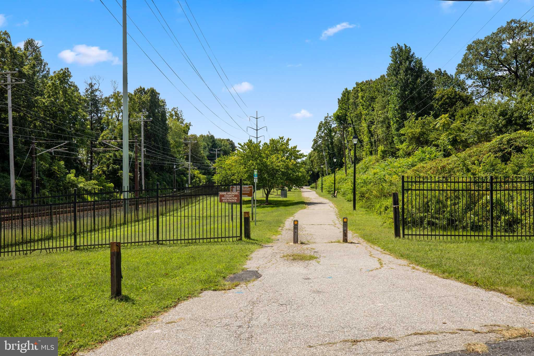 COLONIAL DRIVE - Residential