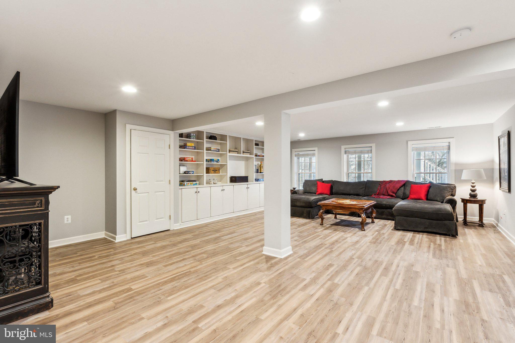 LAKELANDS - Residential