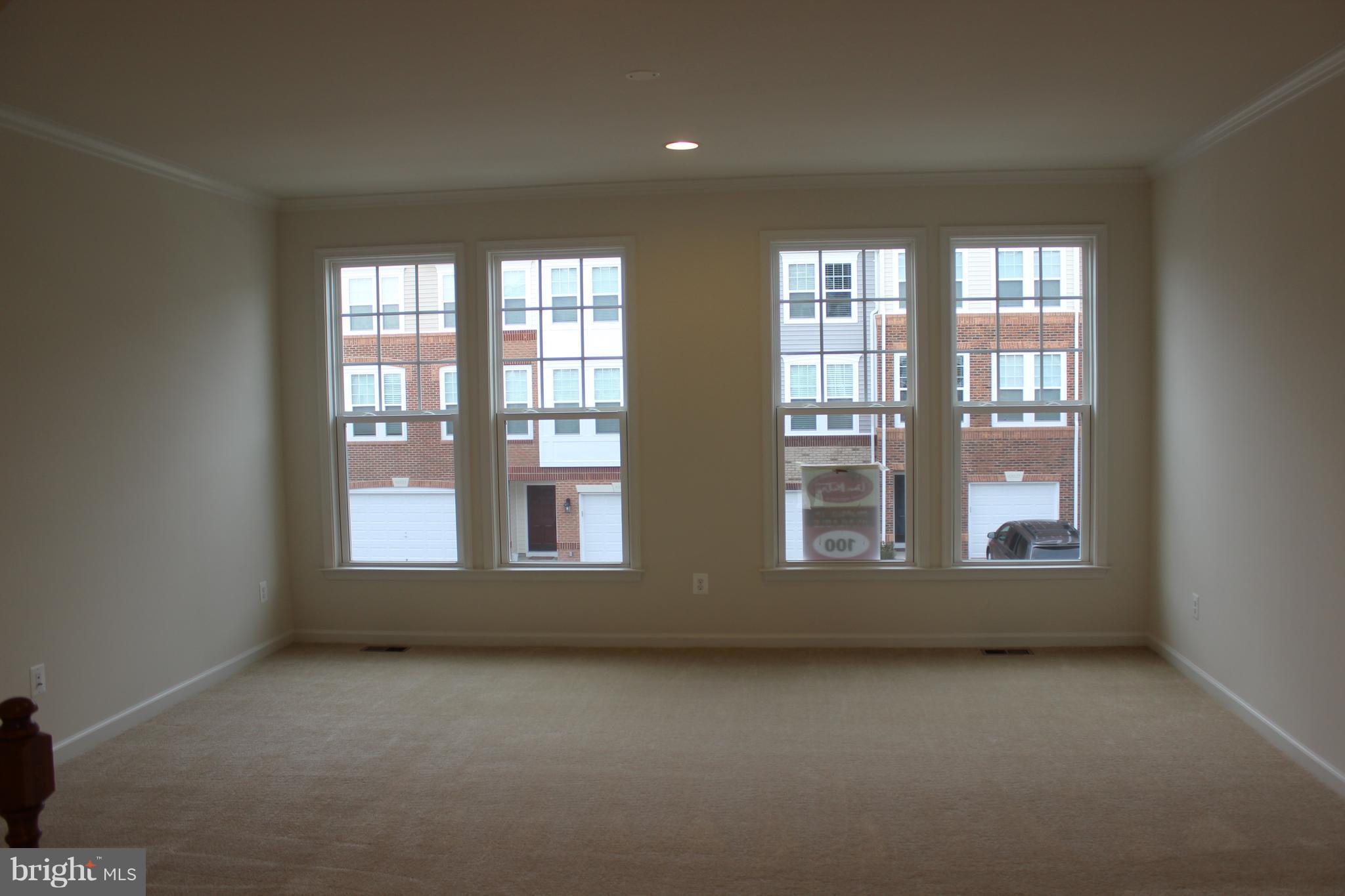 SIGNATURE AT BROADLANDS - Residential Lease