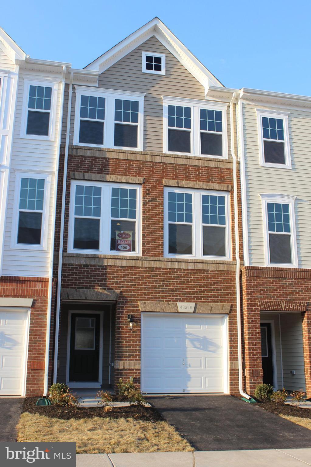 SIGNATURE AT BROADLANDS - Residential Lease