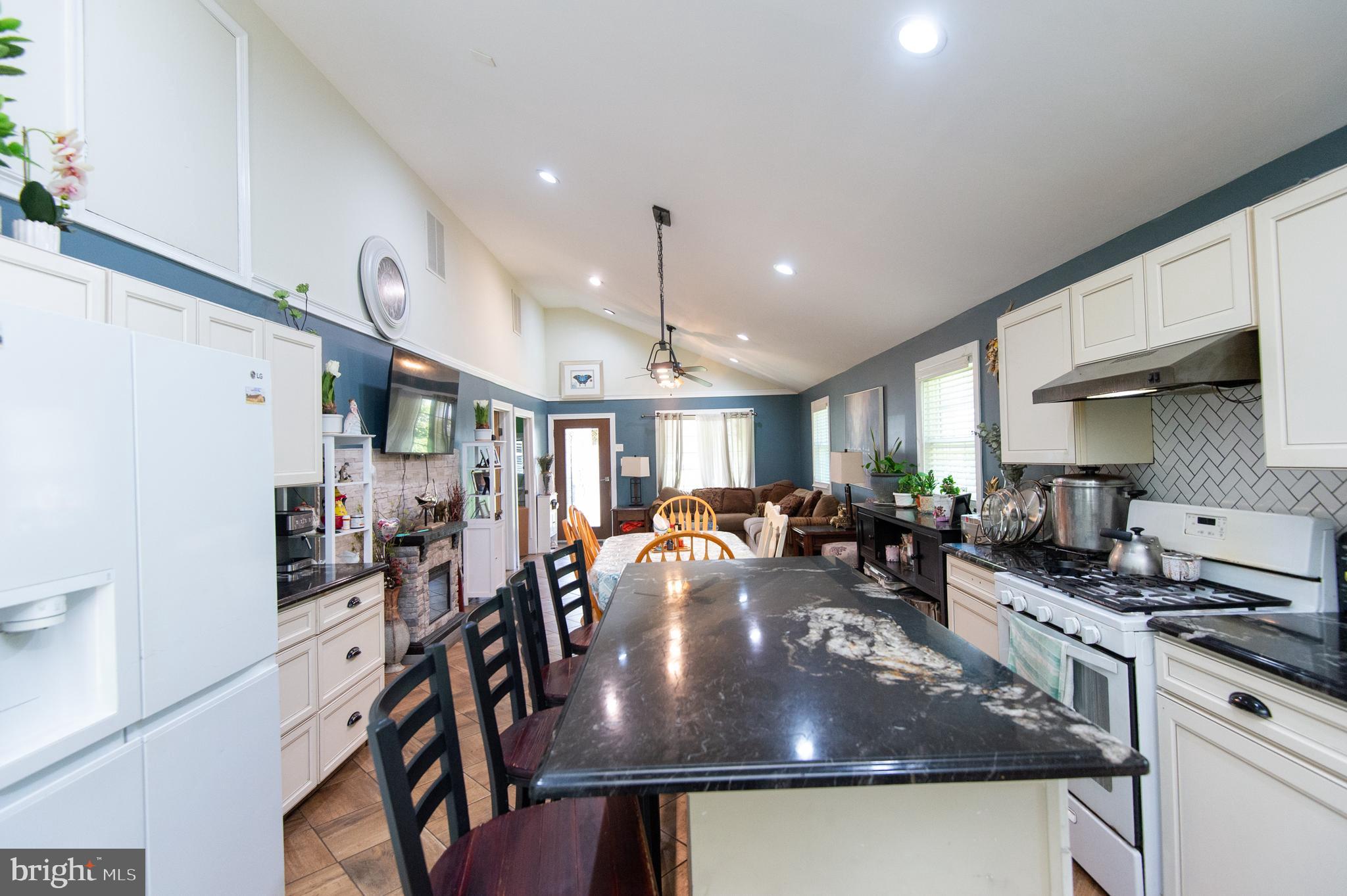 TALL PINES MHP - Residential