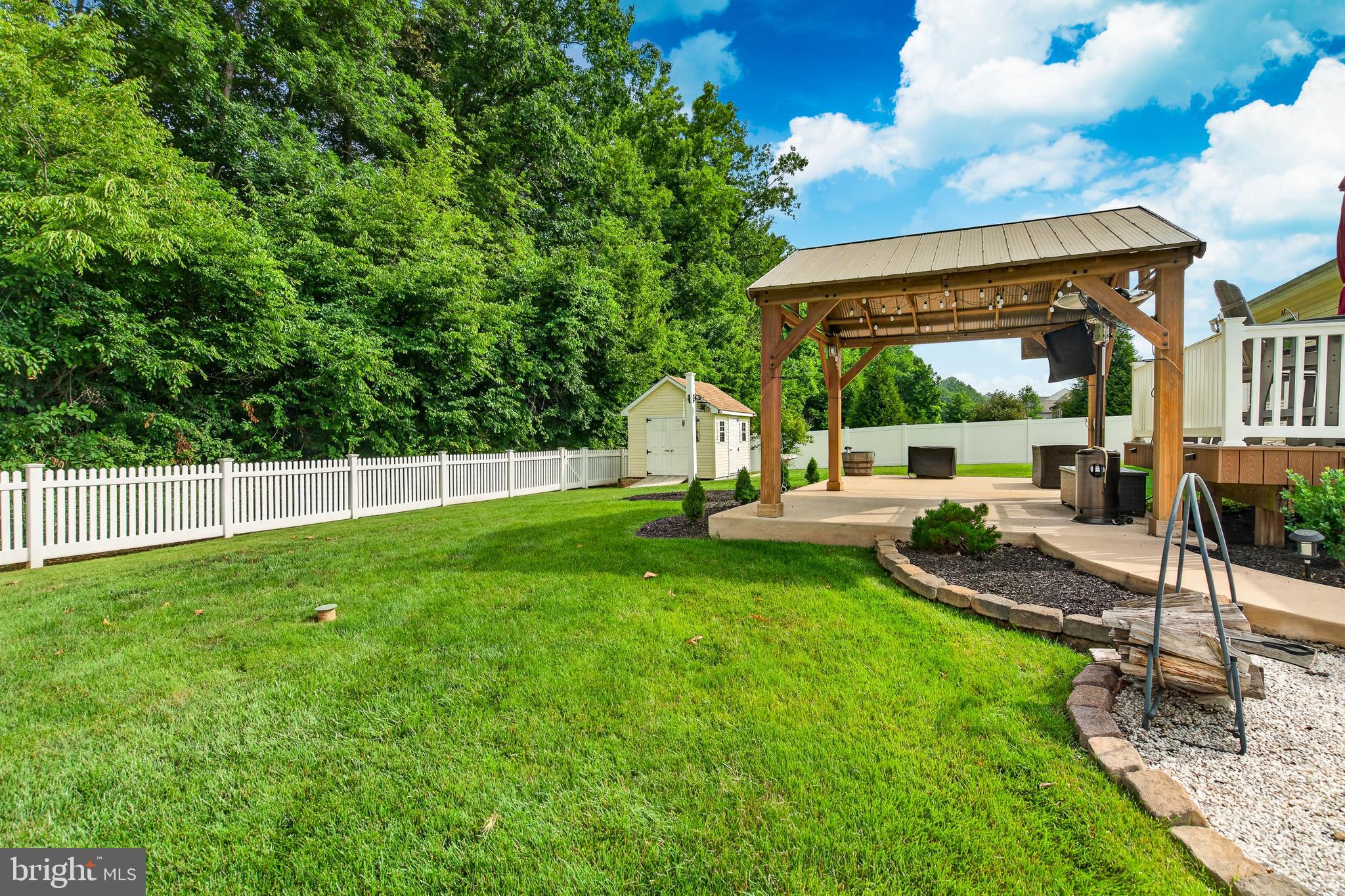 WOODS EDGE - Residential