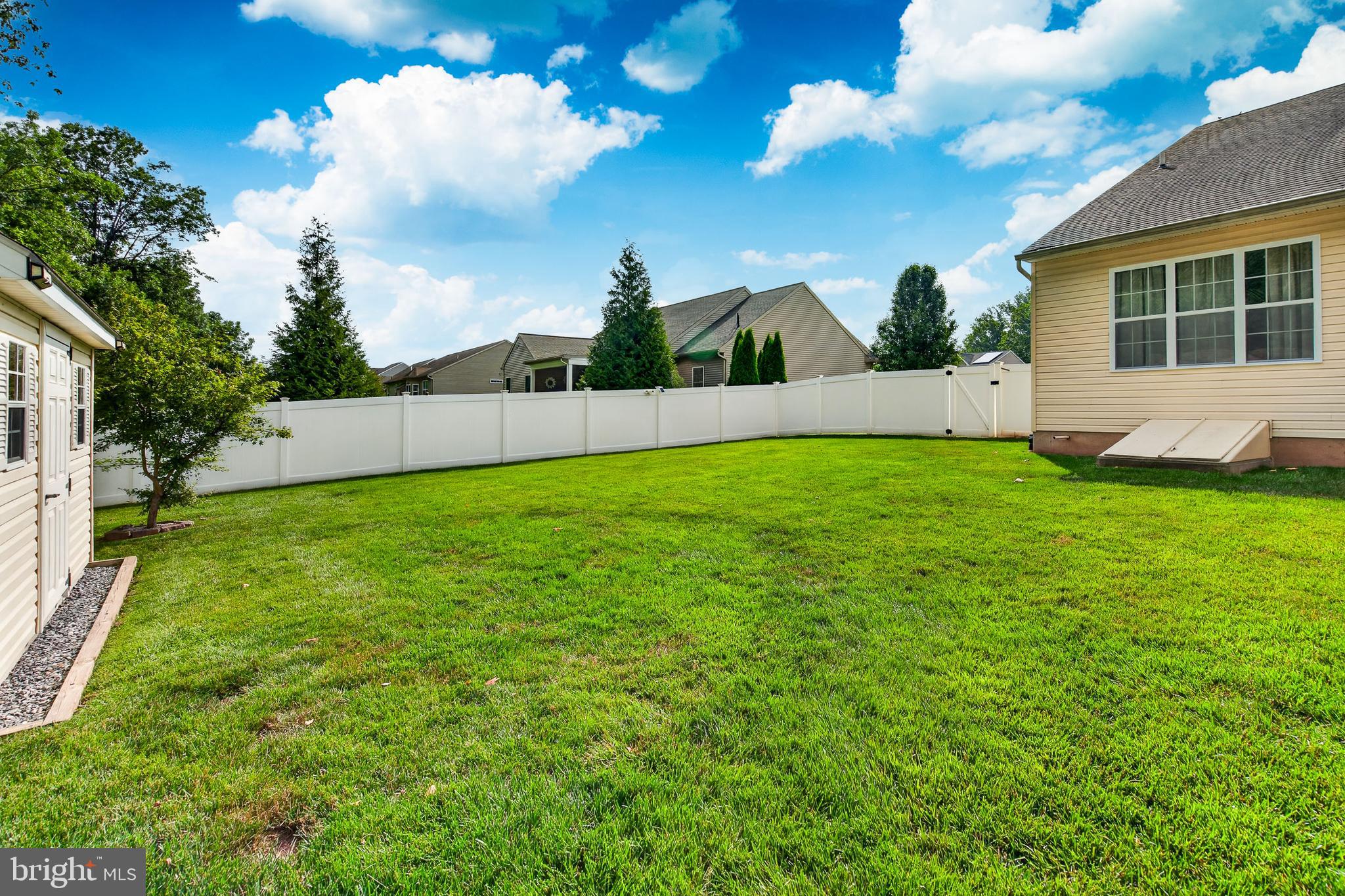 WOODS EDGE - Residential
