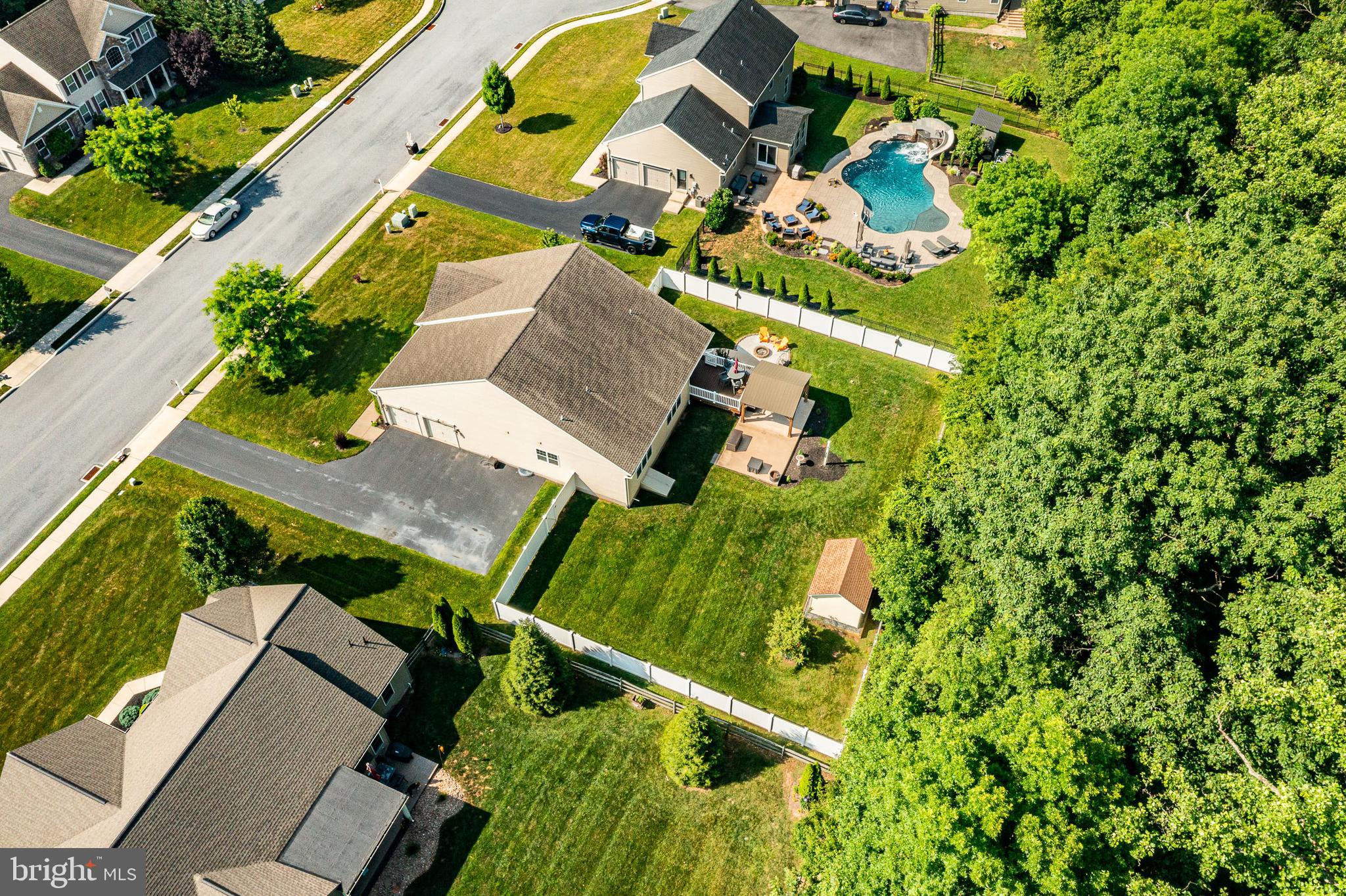 WOODS EDGE - Residential