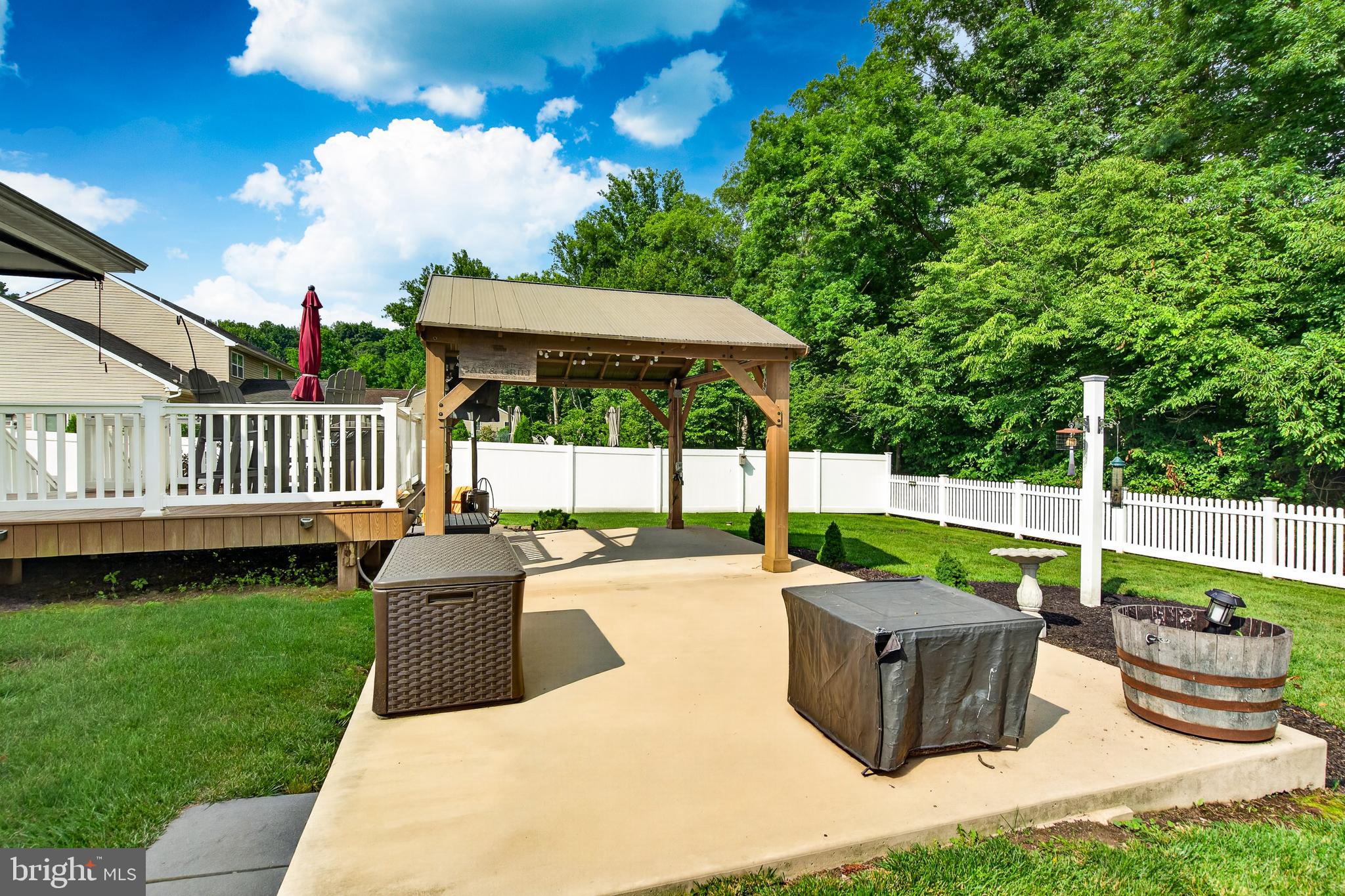 WOODS EDGE - Residential