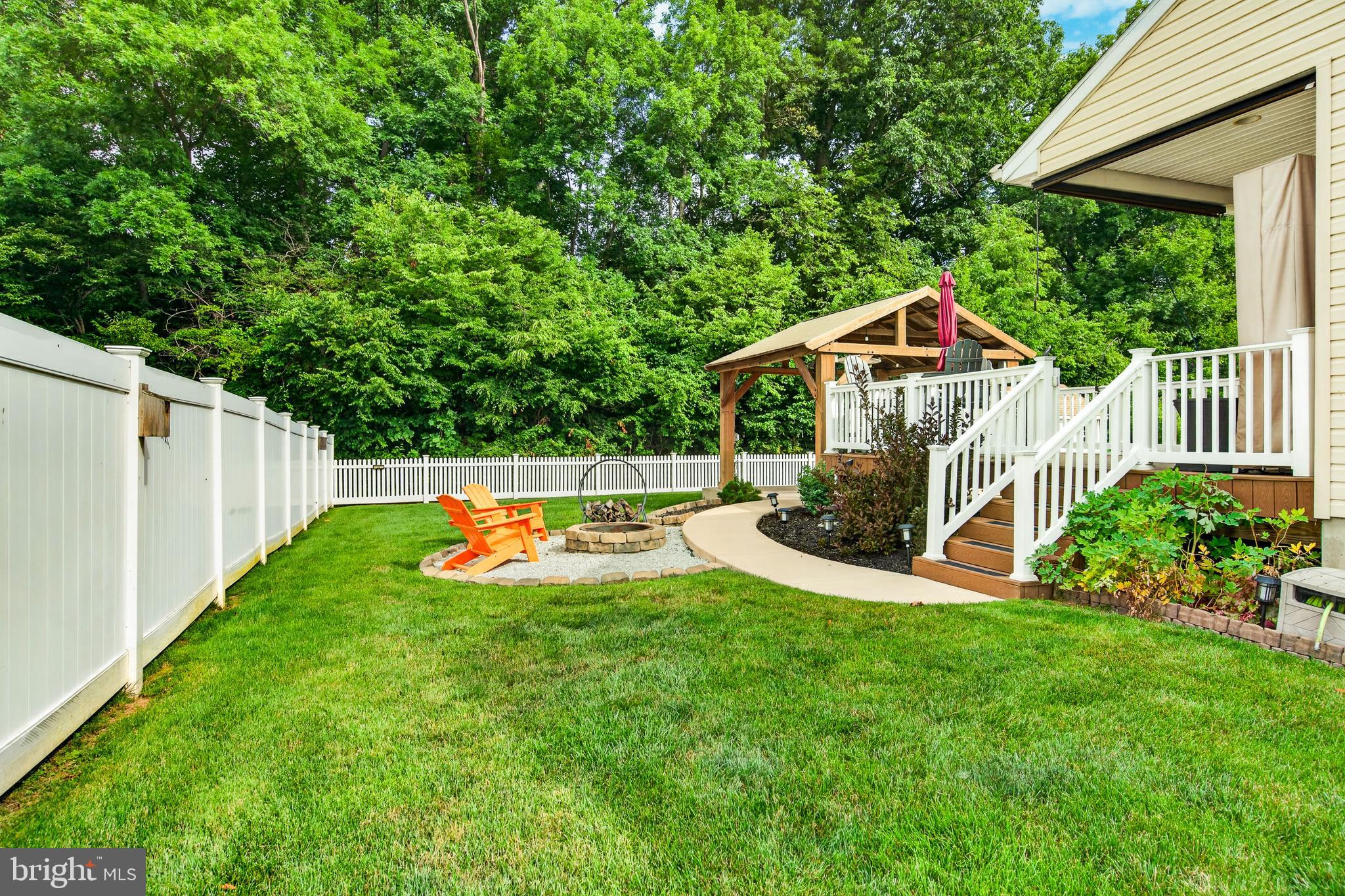 WOODS EDGE - Residential