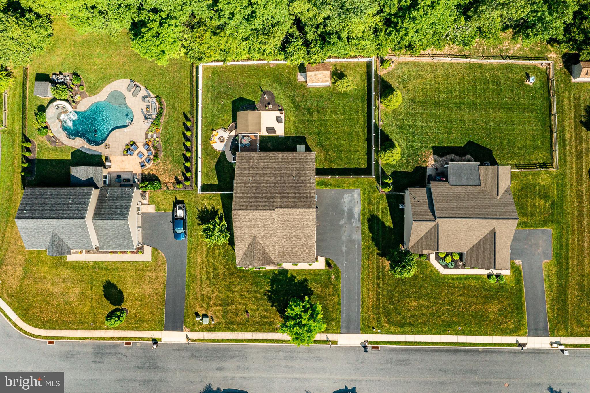 WOODS EDGE - Residential