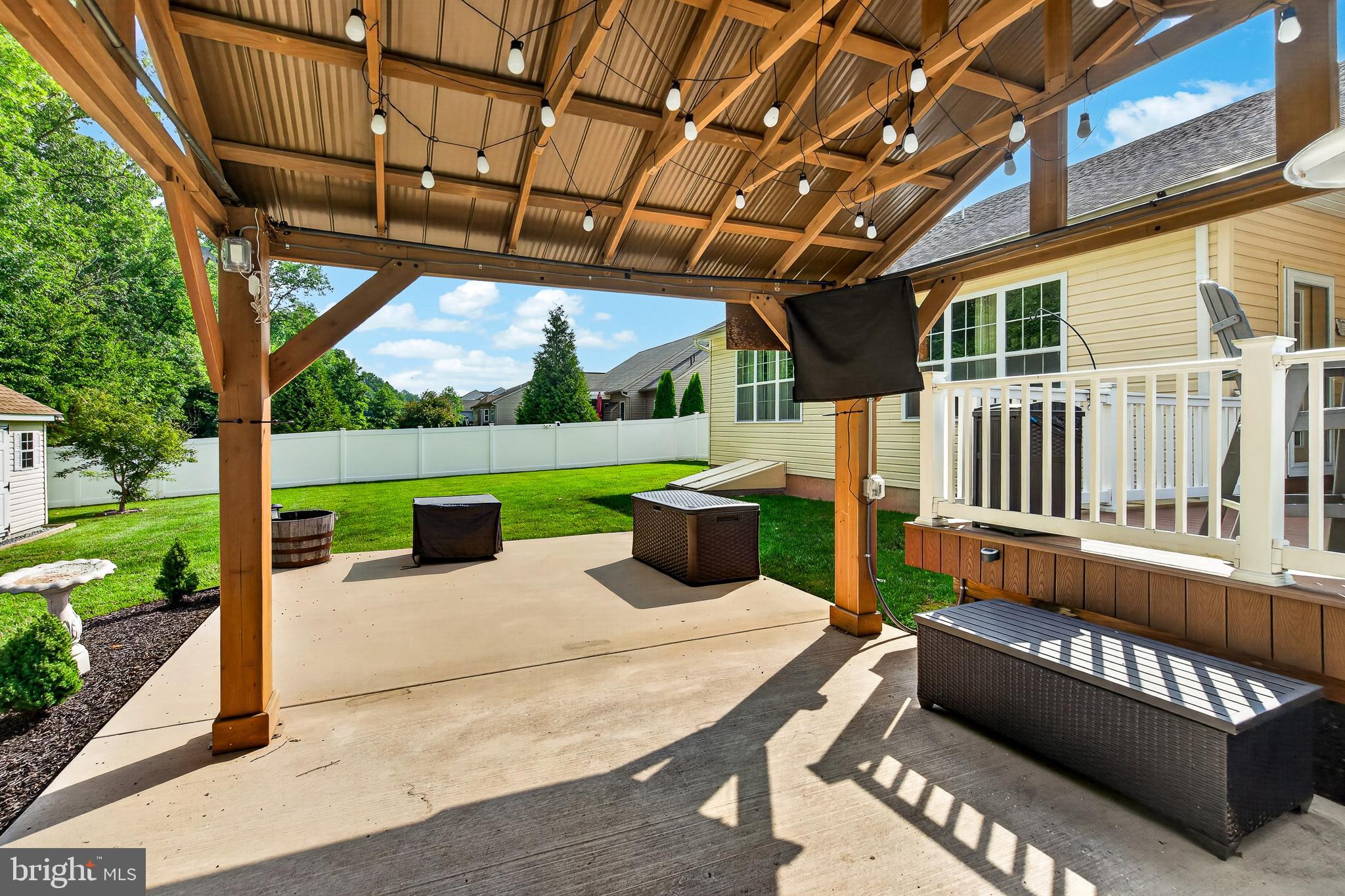WOODS EDGE - Residential