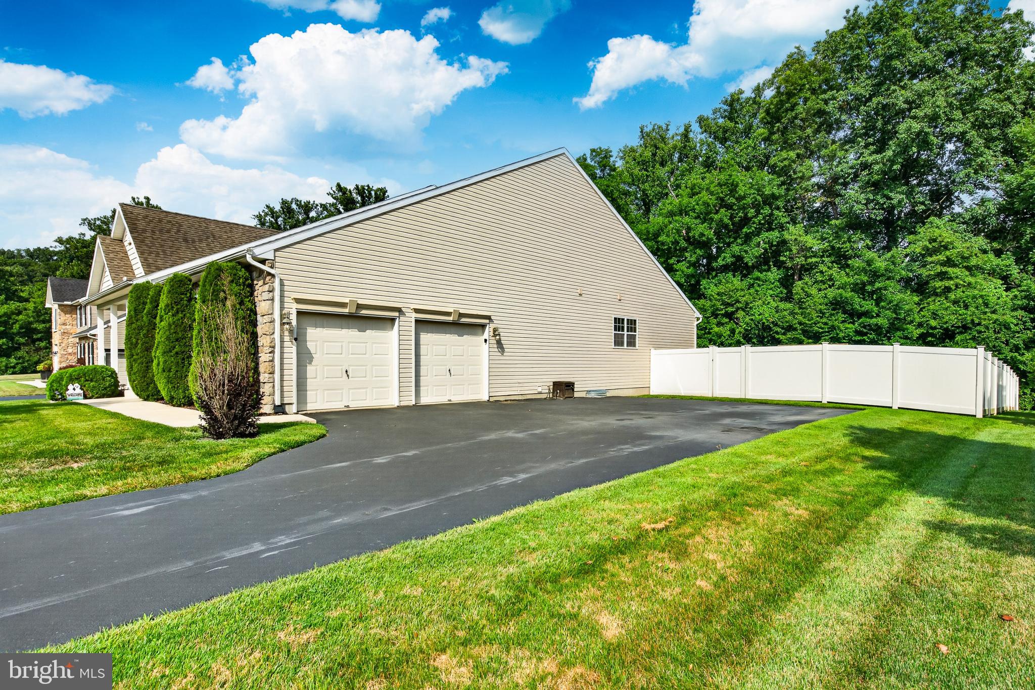 WOODS EDGE - Residential