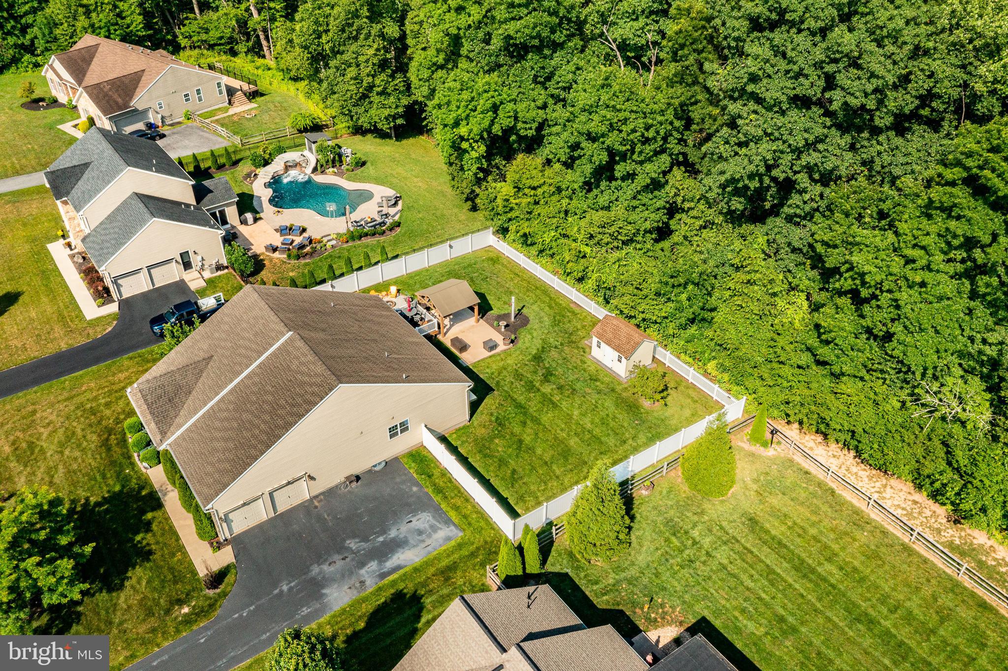 WOODS EDGE - Residential