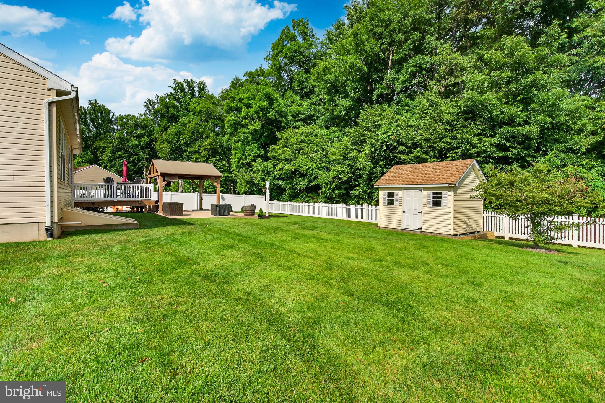 WOODS EDGE - Residential