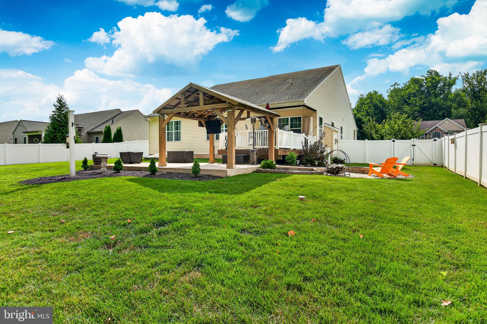 WOODS EDGE - Residential