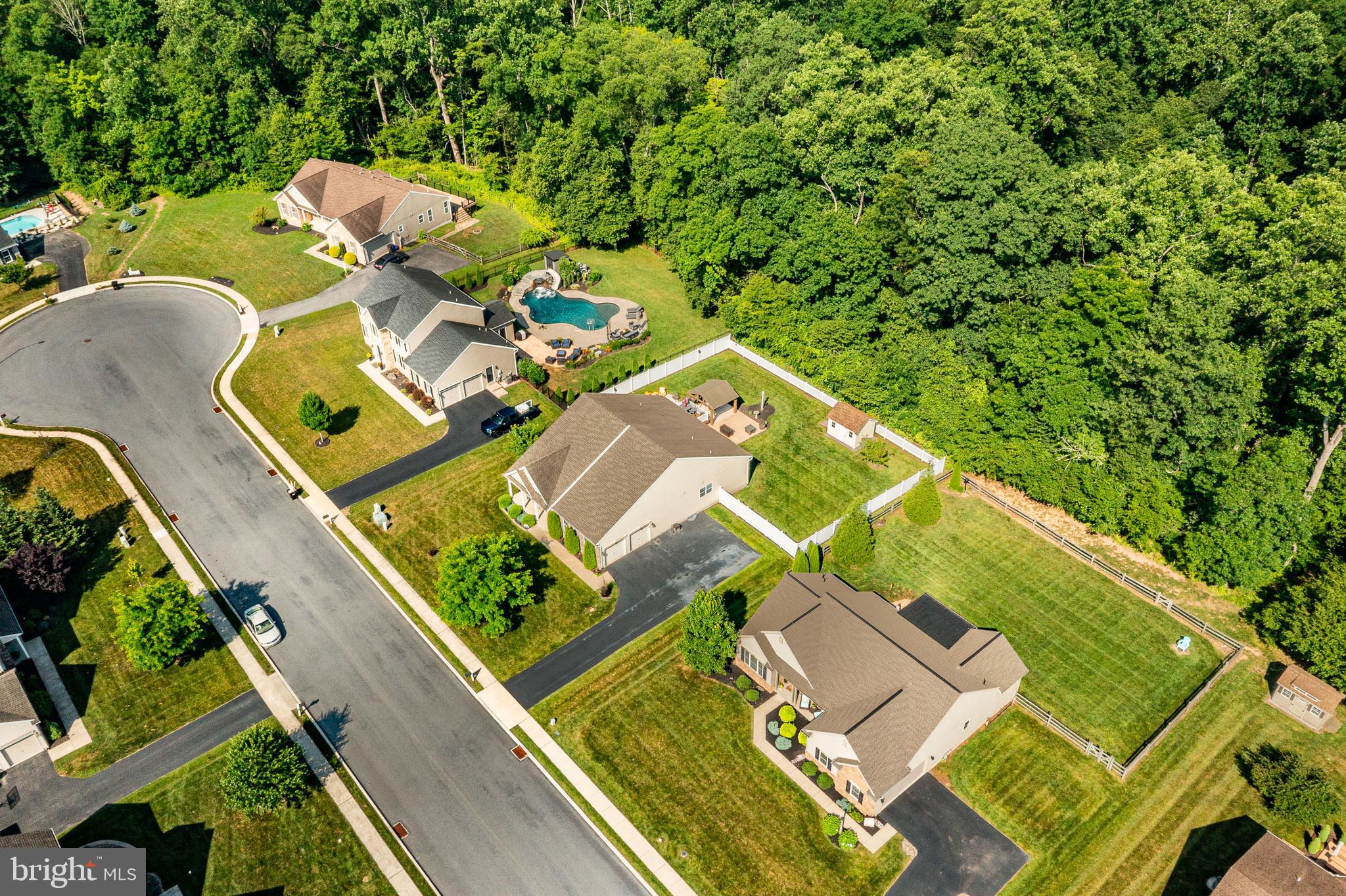 WOODS EDGE - Residential