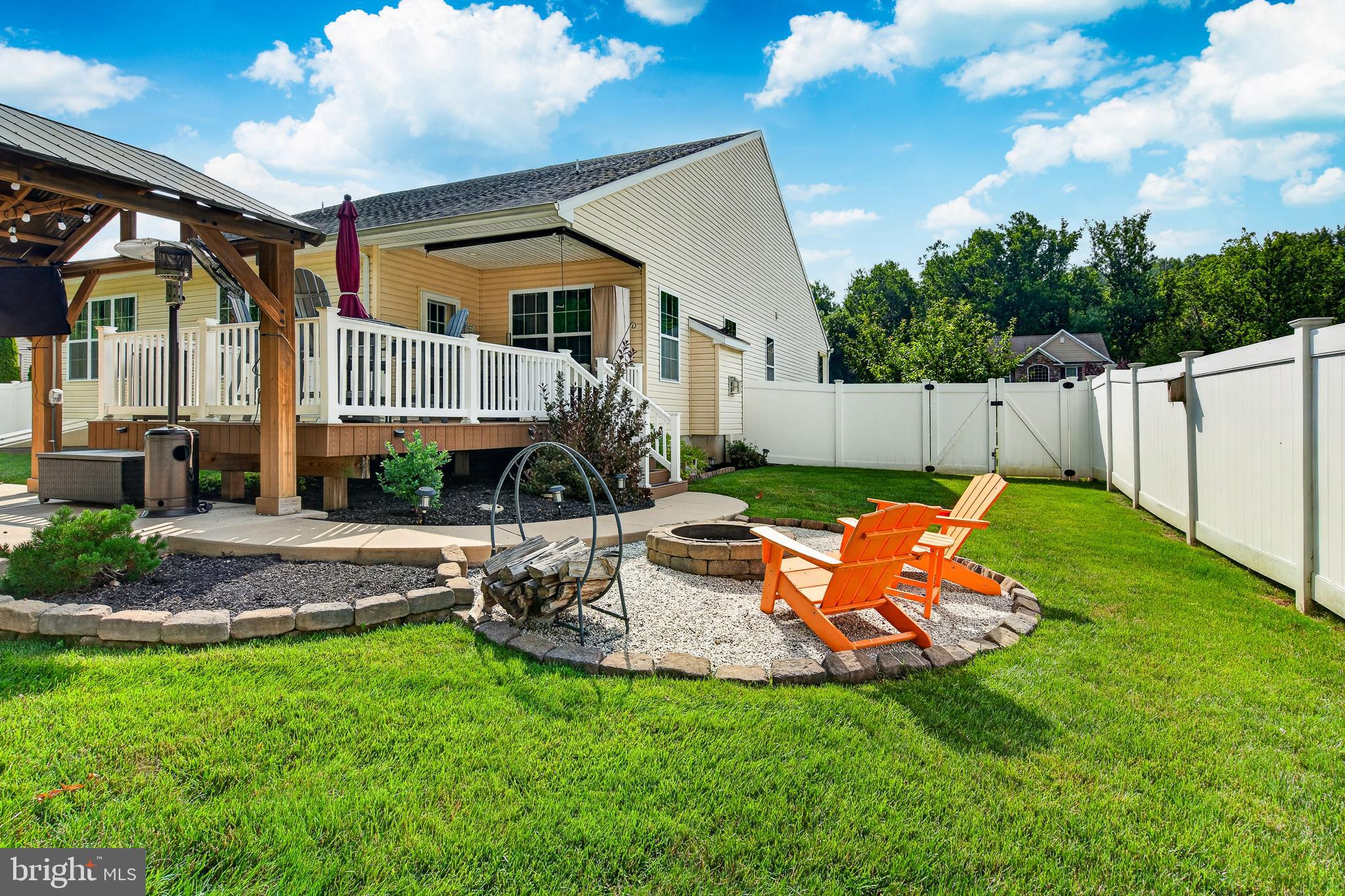 WOODS EDGE - Residential