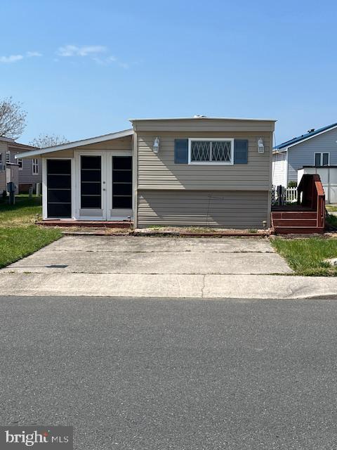 A great opportunity to create your own space in the highly sought-after Montego Bay Community.   You can either refresh this 2-bedroom, 1-bath home and make it your own, or you can start anew.   This property is a few doors down from the community swimming/tennis/mini golf/shuffleboard complex.   Property sold “As Is" 
Community amenities include 2 inground swimming pools, 1 kiddie pool, 2 tennis courts, pickle ball courts, shuffleboard court, a 9-hole mini-golf course a bayfront boardwalk with 3 fishing/crabbing piers, a wildlife sanctuary park area with large pond and a blacktop walking/jogging path all for $415.00 per year!!   A few blocks from the beach, dining, and Ocean City’s 58-acre North Side Park.