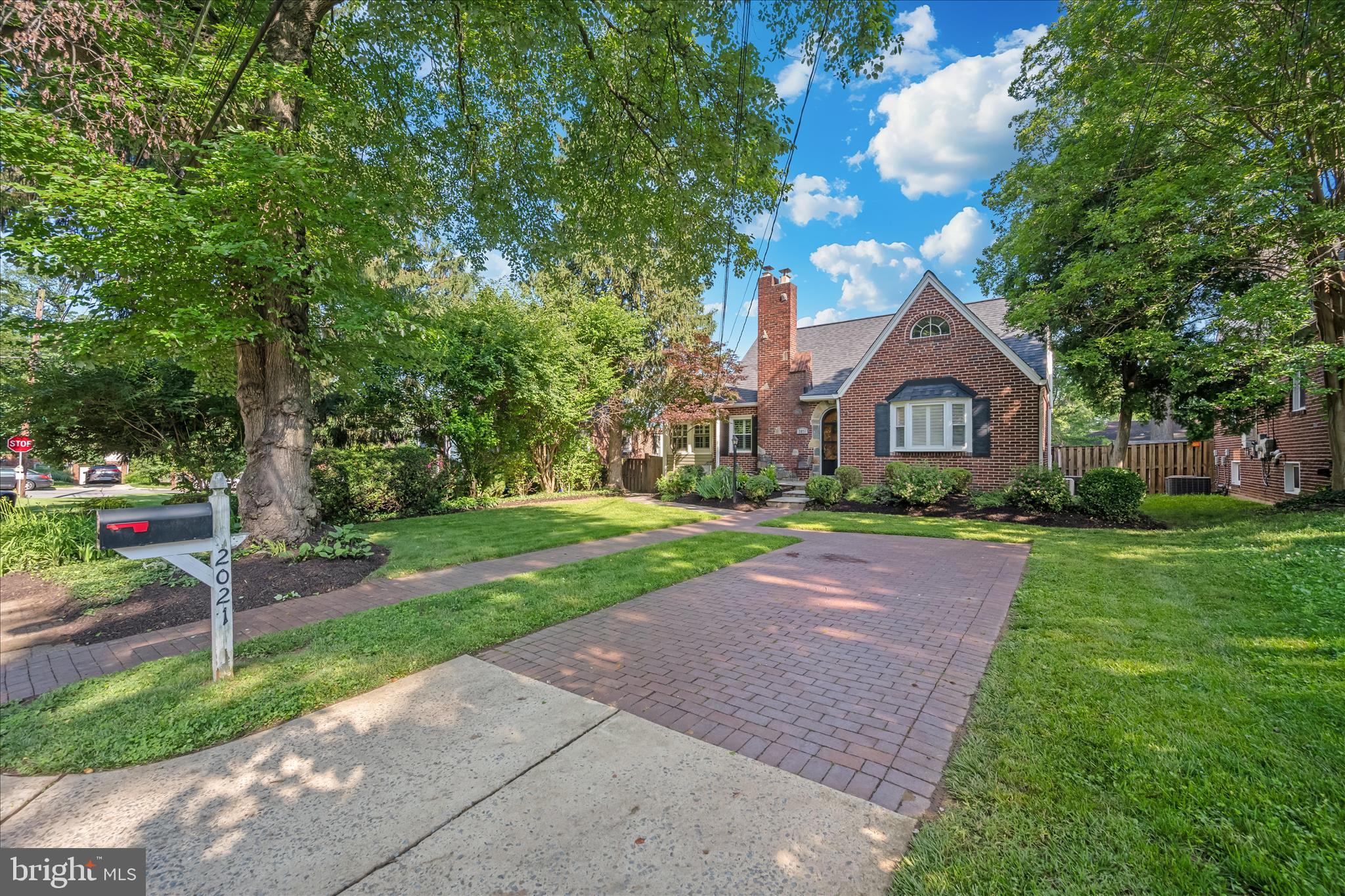WOODSIDE KNOLLS - Residential
