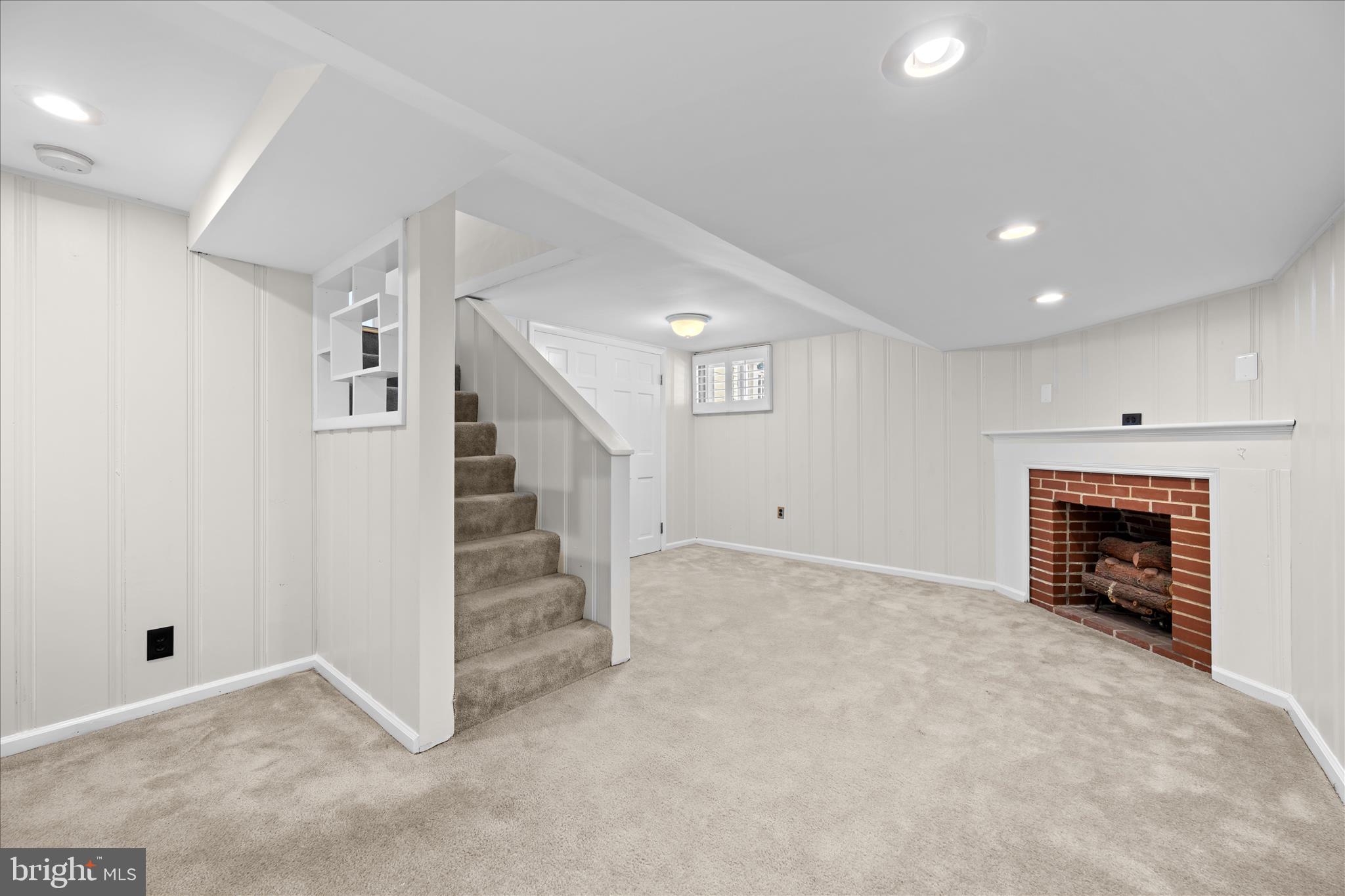 WOODSIDE KNOLLS - Residential
