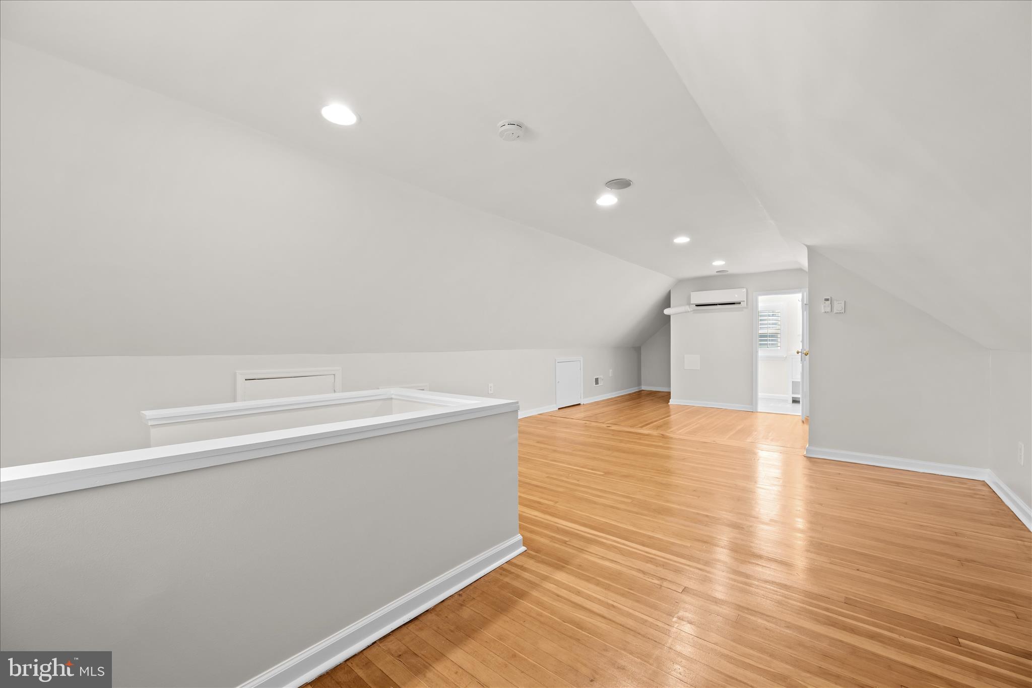WOODSIDE KNOLLS - Residential