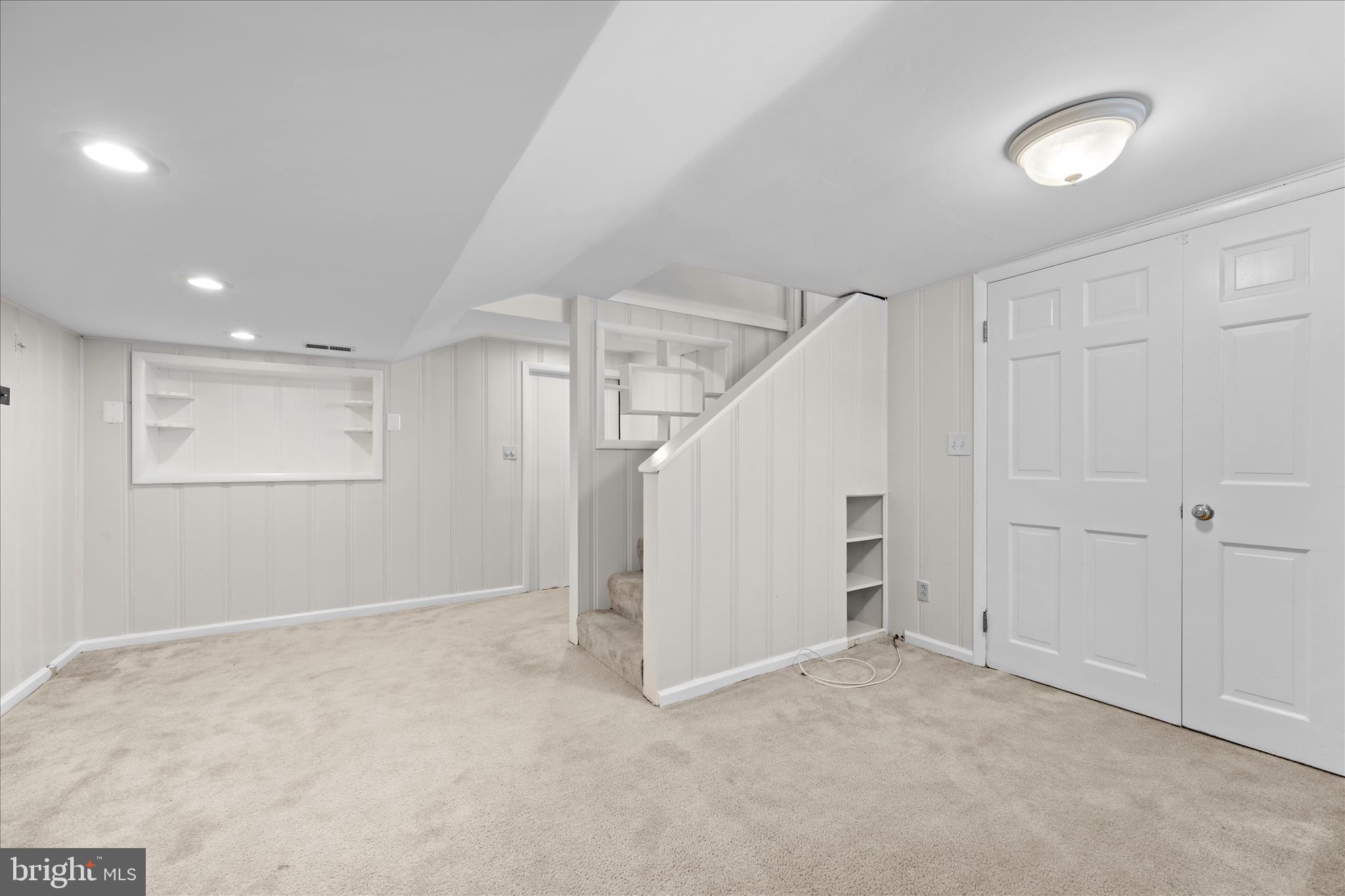 WOODSIDE KNOLLS - Residential