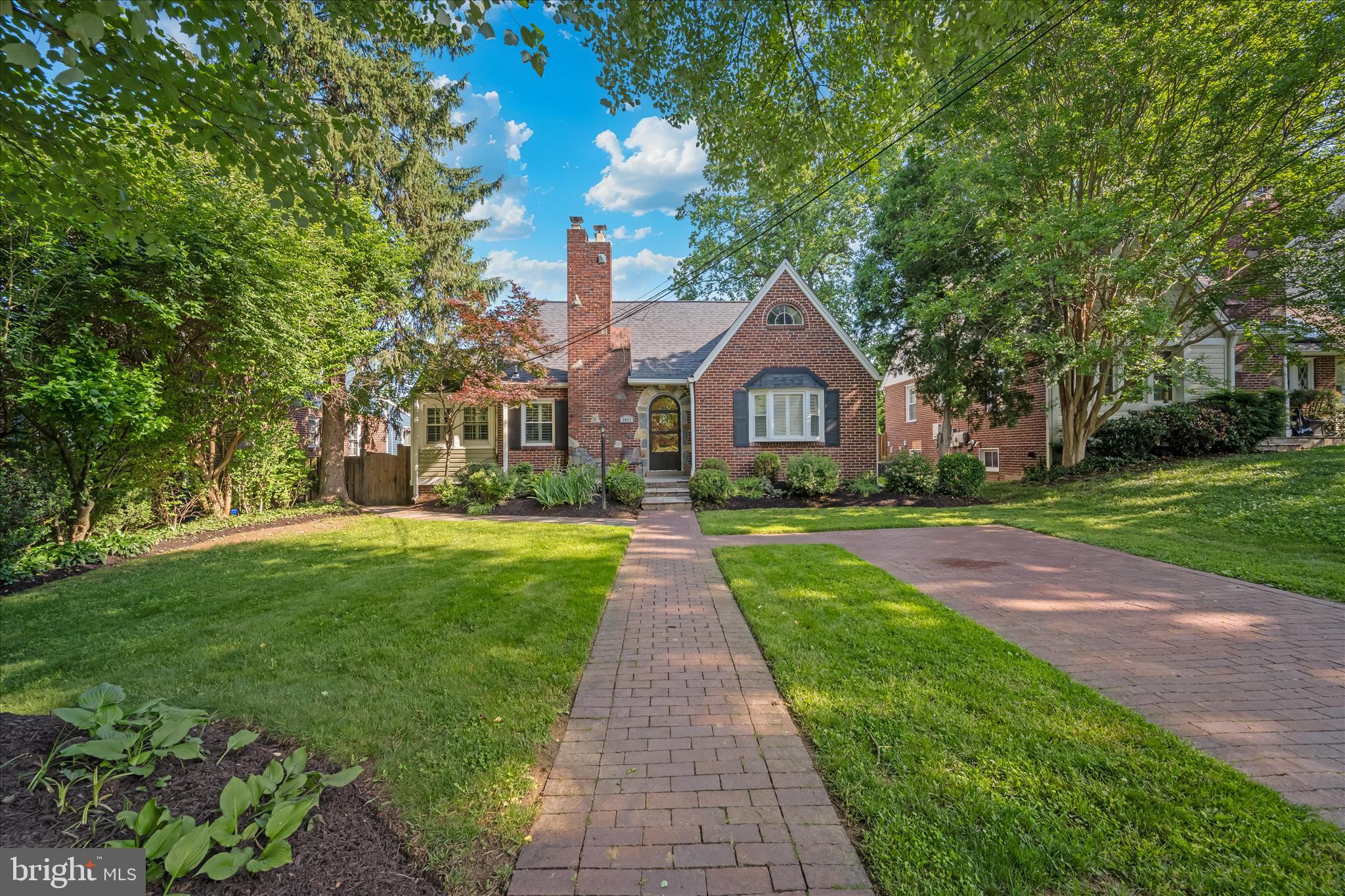 WOODSIDE KNOLLS - Residential