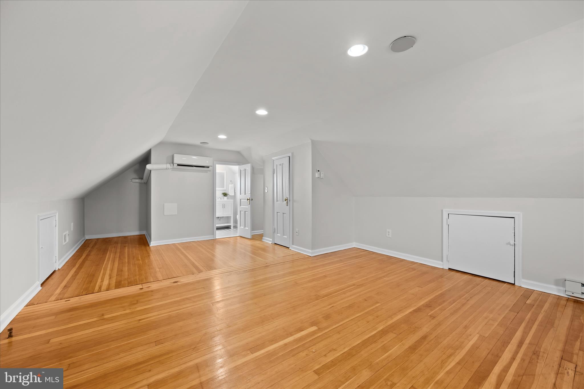 WOODSIDE KNOLLS - Residential