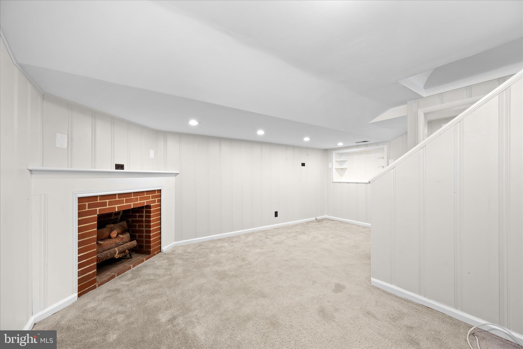 WOODSIDE KNOLLS - Residential