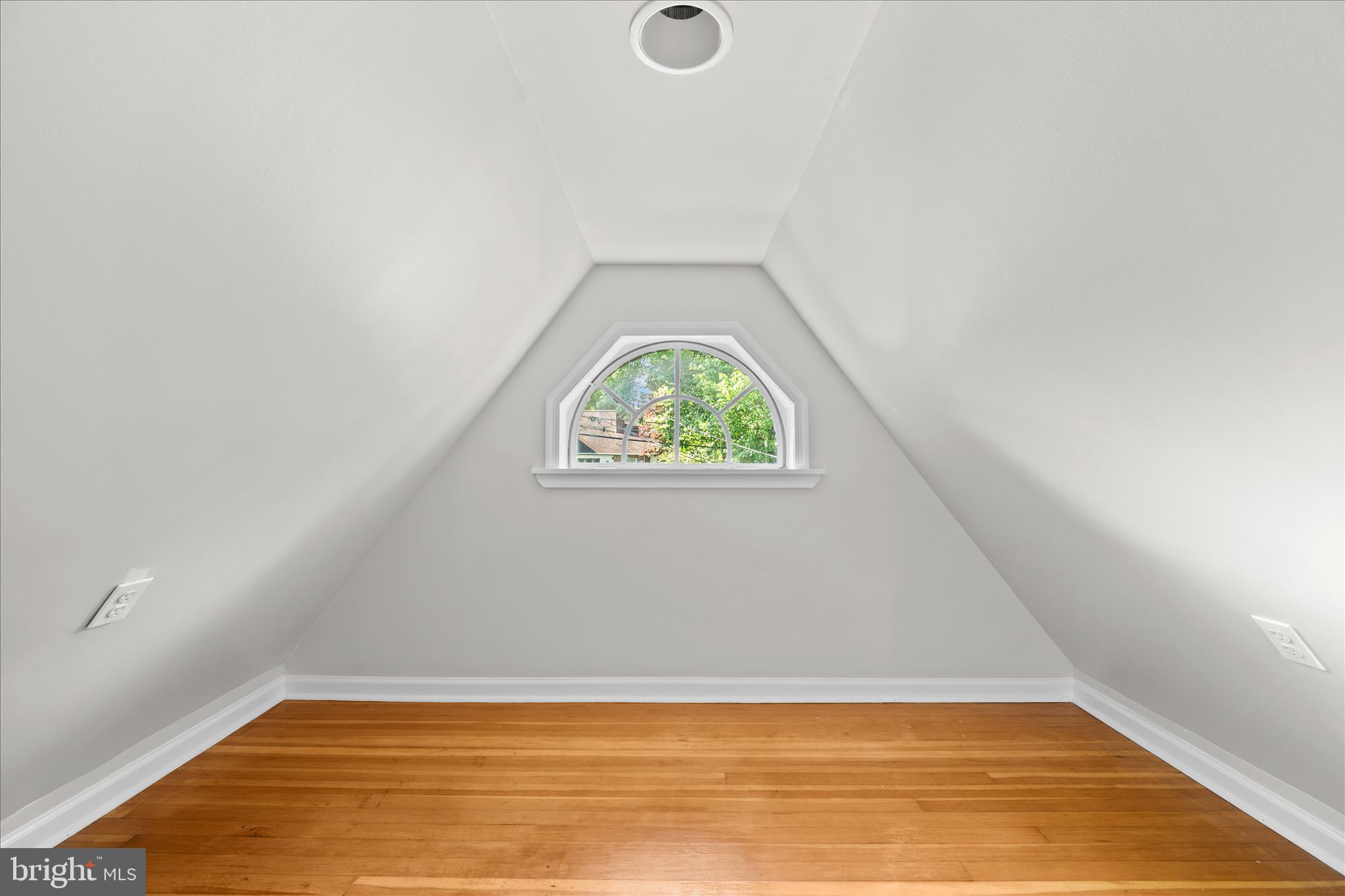 WOODSIDE KNOLLS - Residential