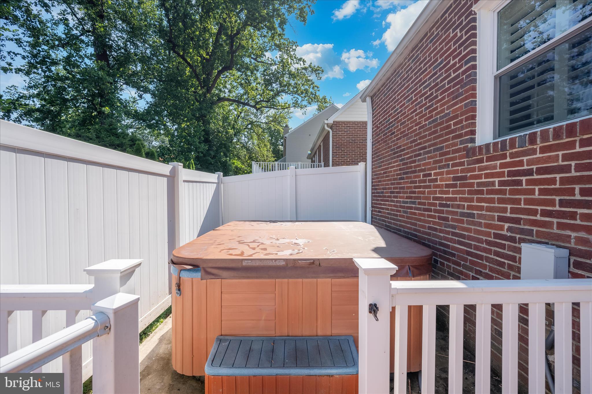 WOODSIDE KNOLLS - Residential
