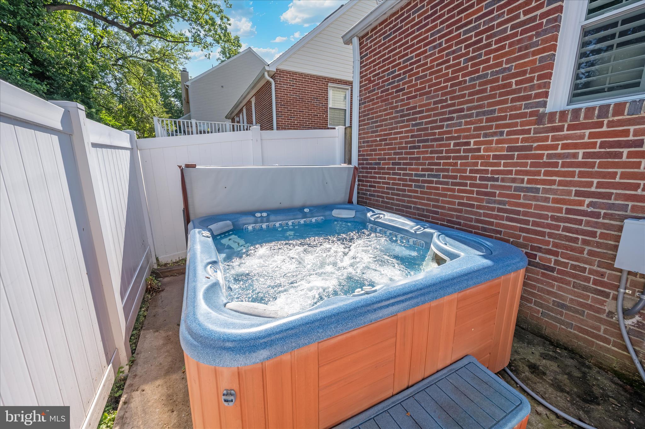 WOODSIDE KNOLLS - Residential