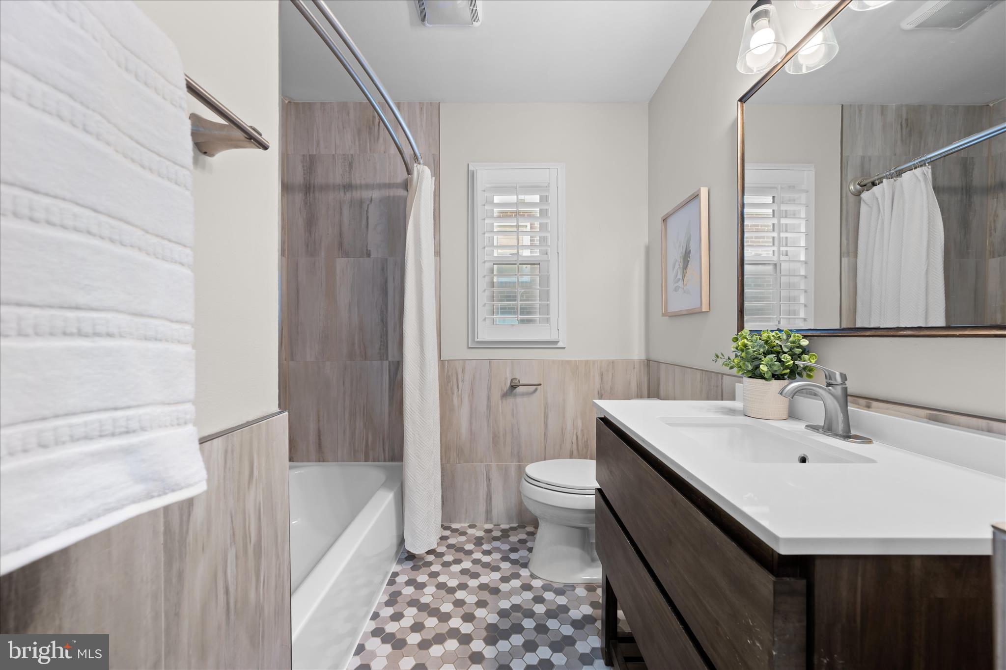 WOODSIDE KNOLLS - Residential