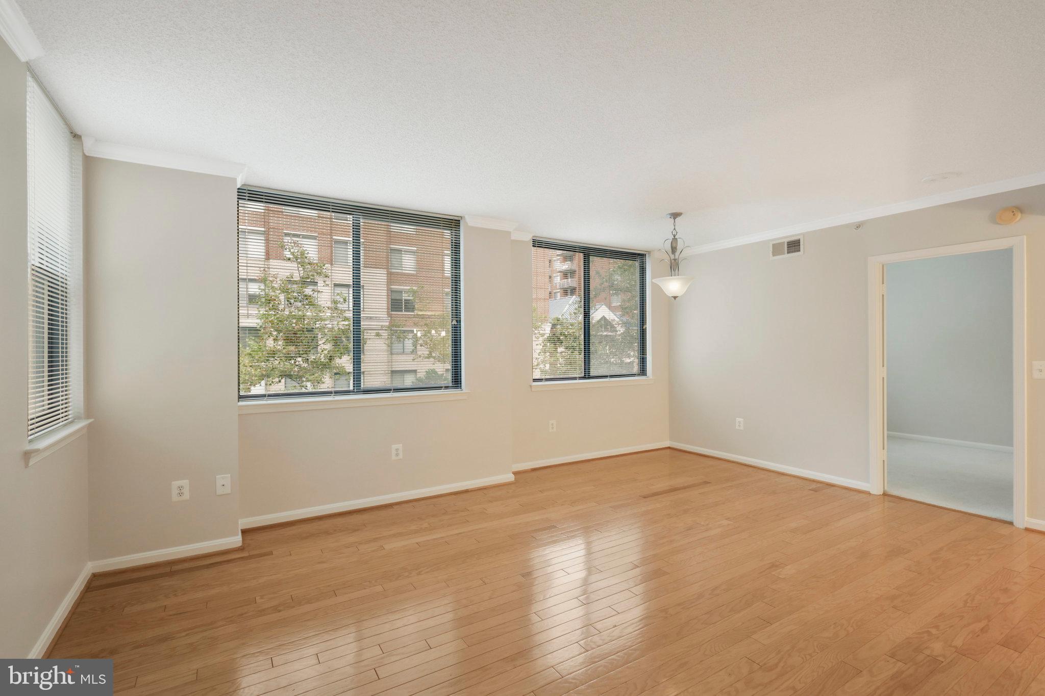 LEXINGTON SQUARE - Residential