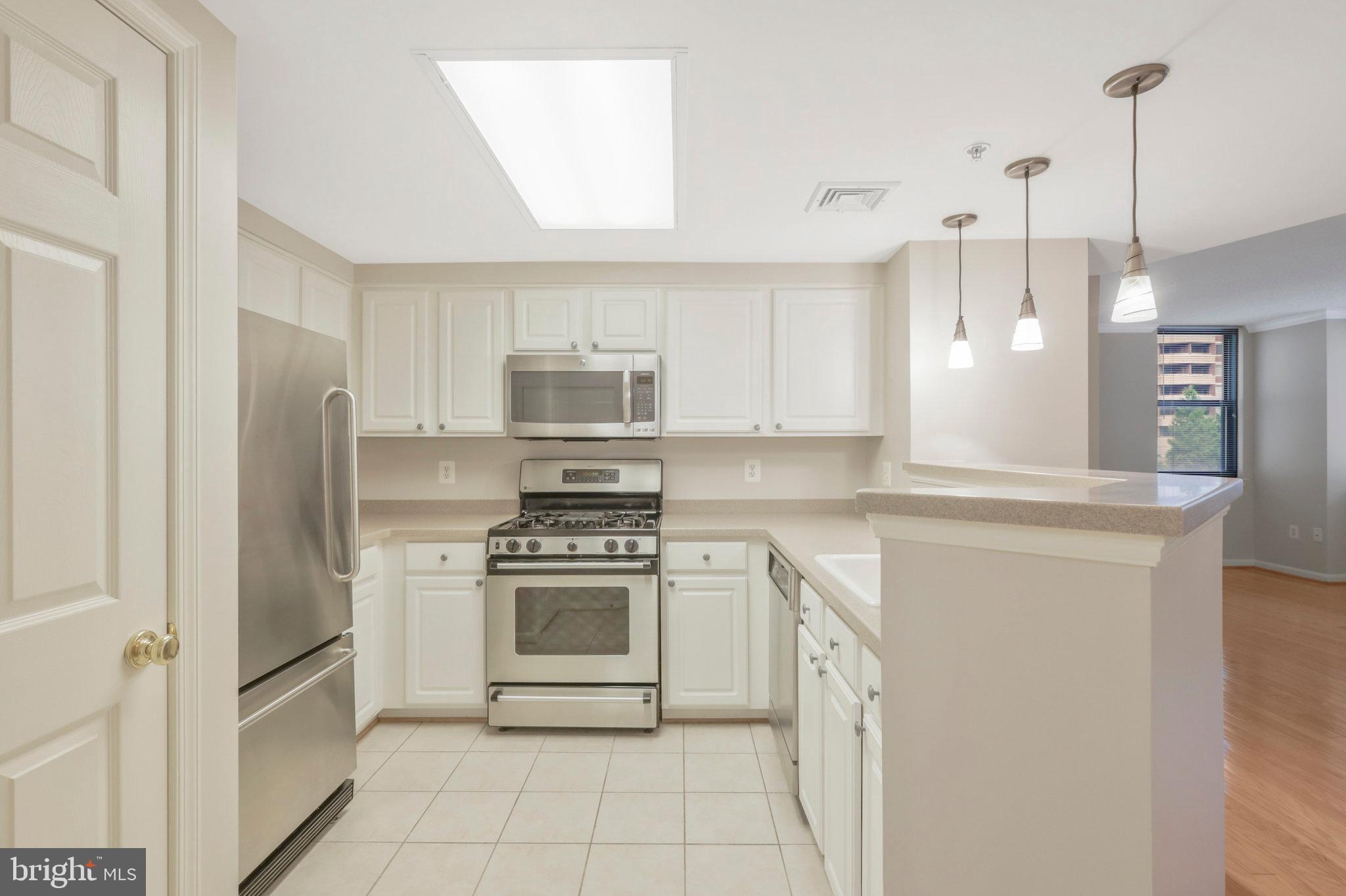 LEXINGTON SQUARE - Residential