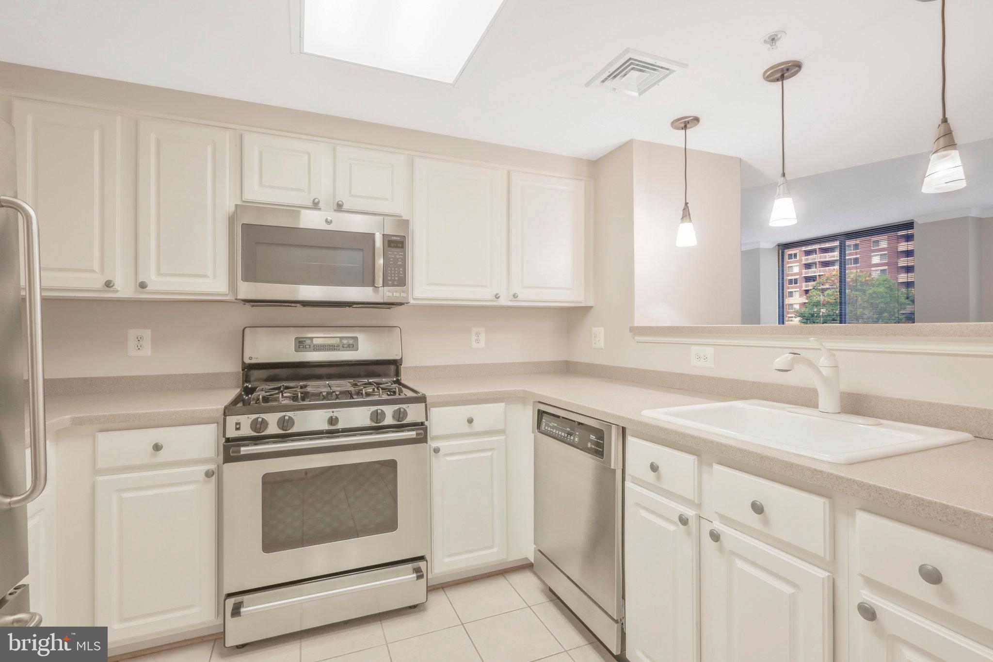 LEXINGTON SQUARE - Residential