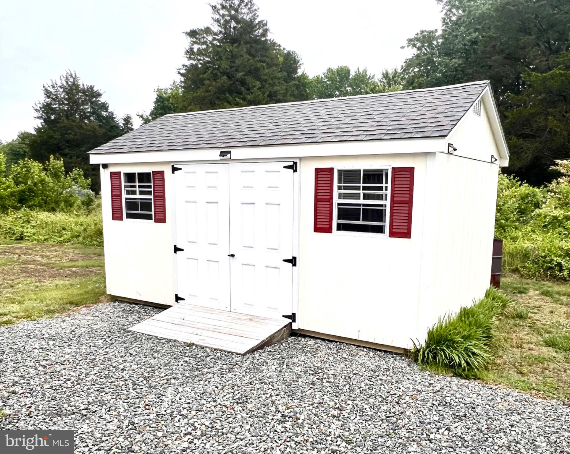 LONGVIEW BEACH - Residential