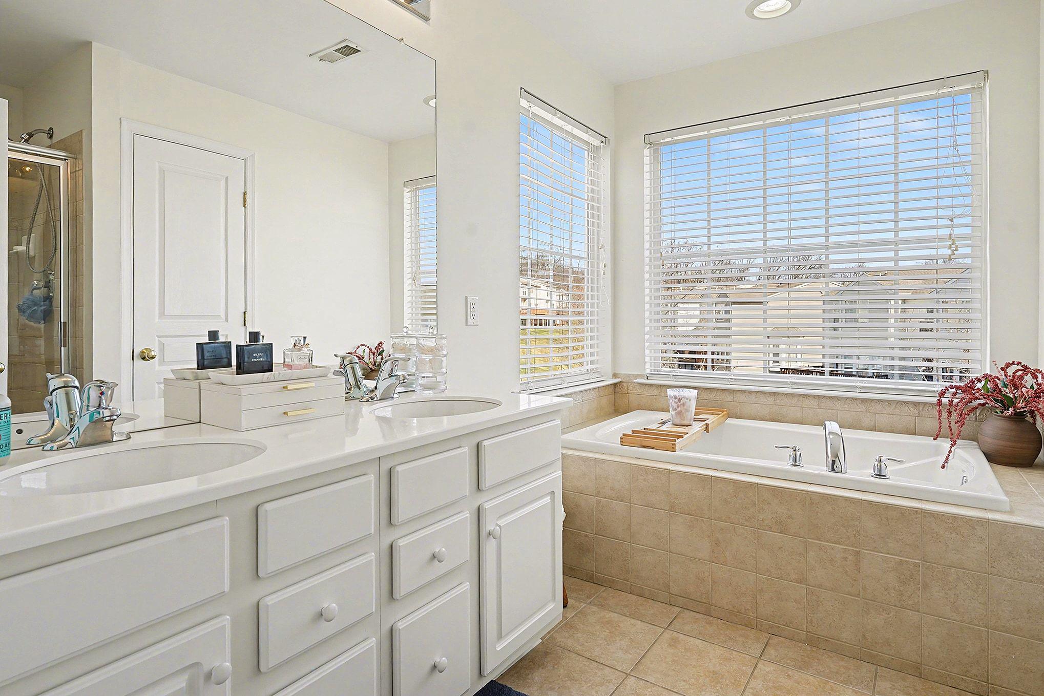 LONGFORD CROSSING - Residential