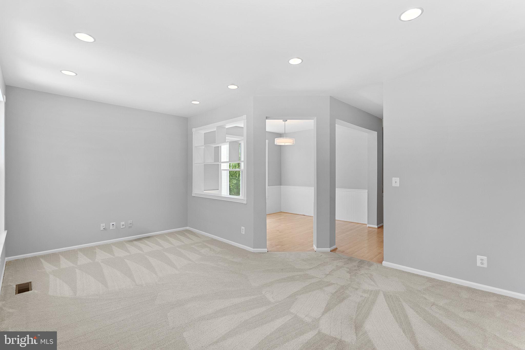SIGNATURE AT BROADLANDS - Residential