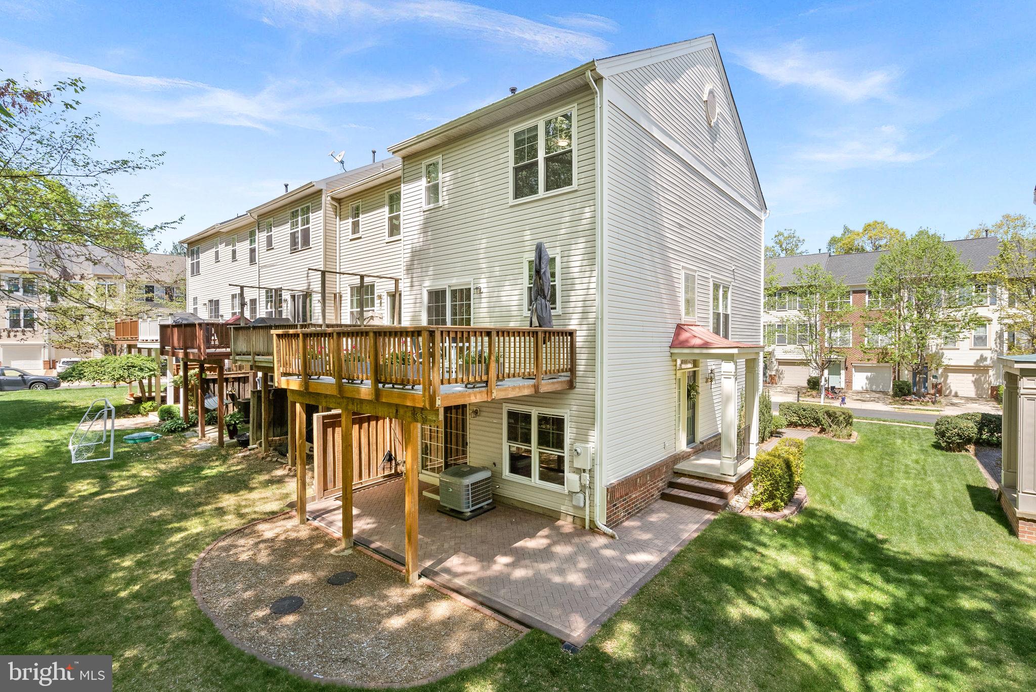 SIGNATURE AT BROADLANDS - Residential
