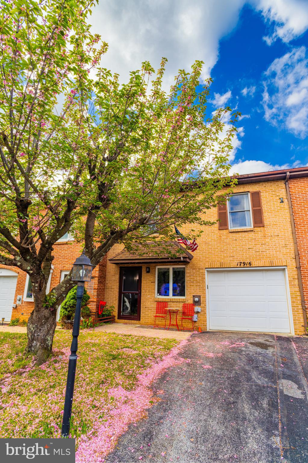 TOWNE OAK VILLAGE - Residential