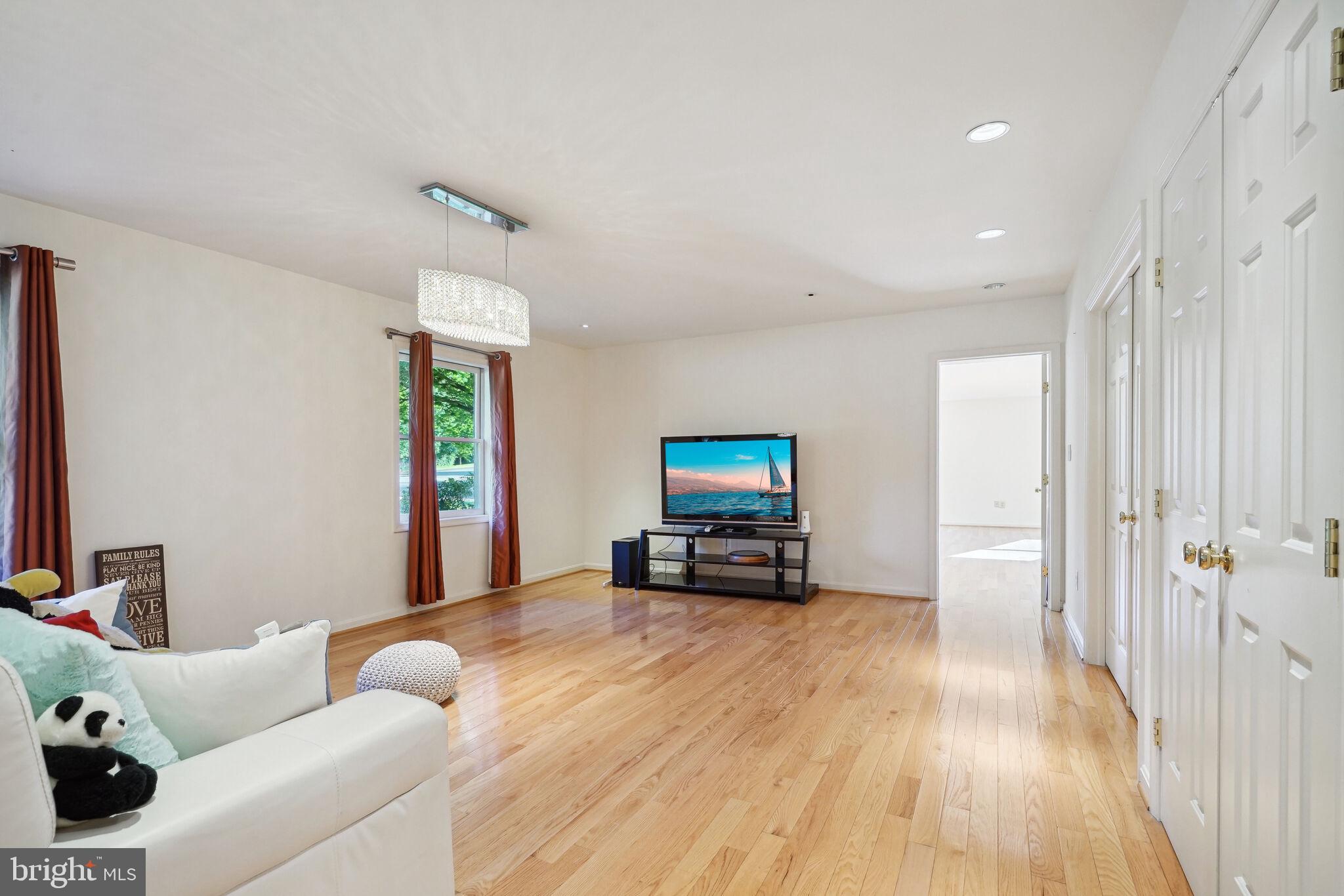 DEVON PARK - Residential