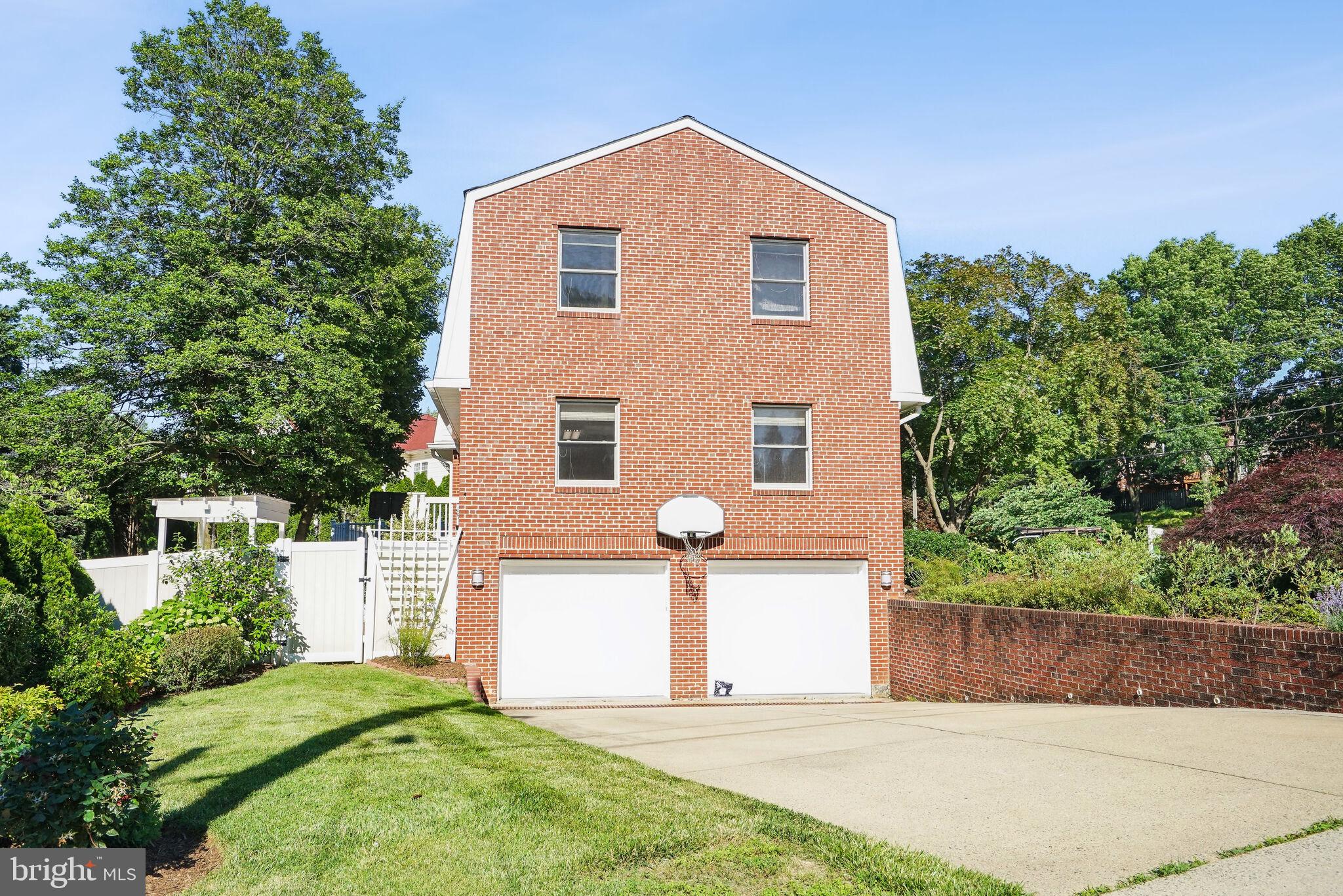 DEVON PARK - Residential