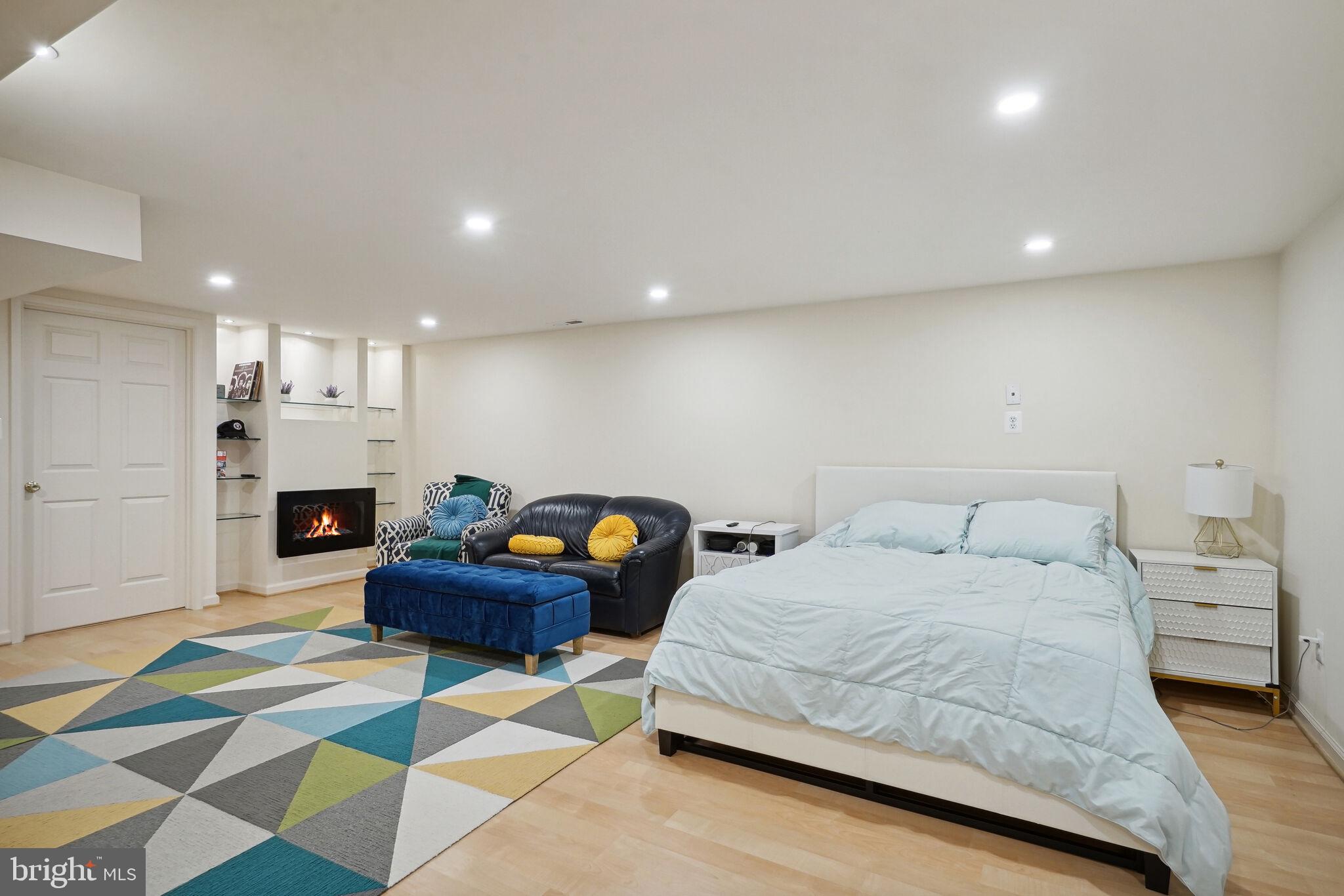 DEVON PARK - Residential