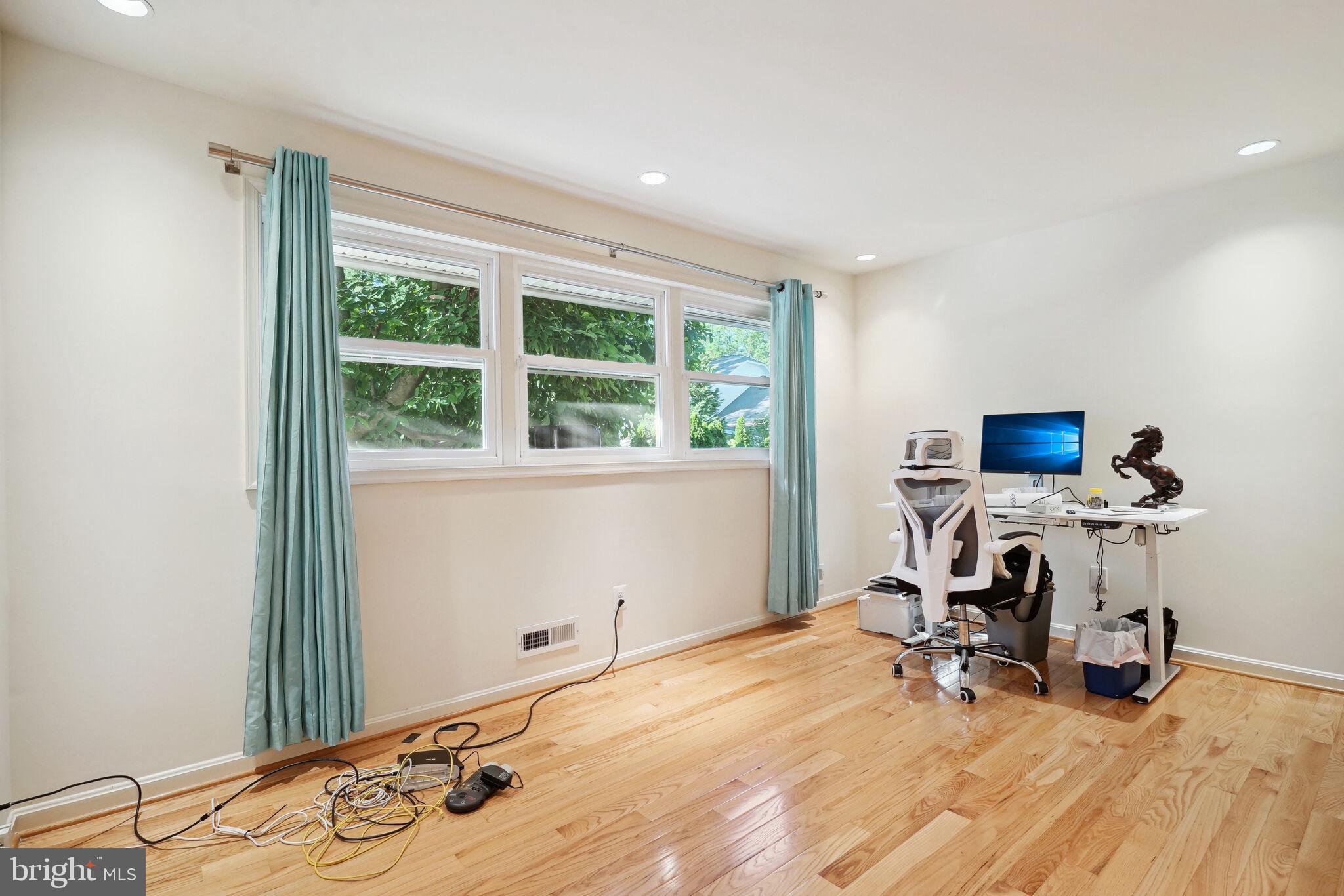 DEVON PARK - Residential