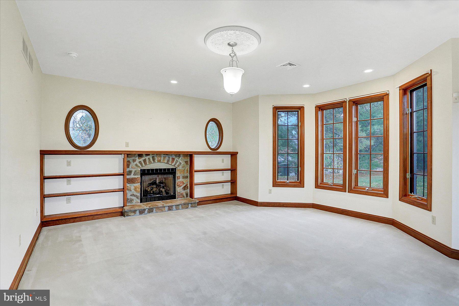 WHITNEY RIDGE - Residential