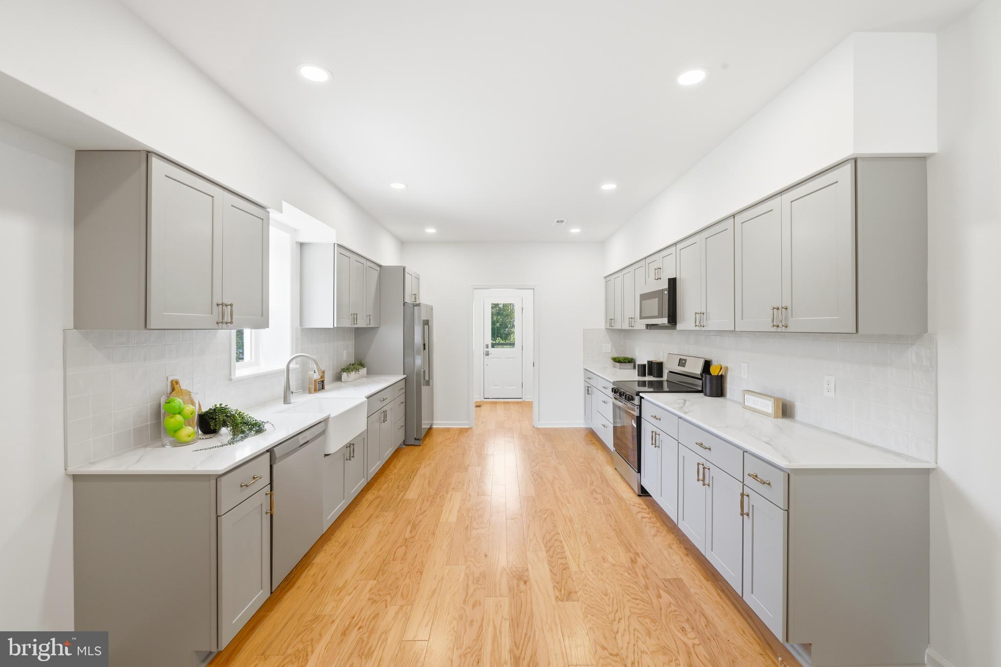 JOHNSTON SQUARE - Residential