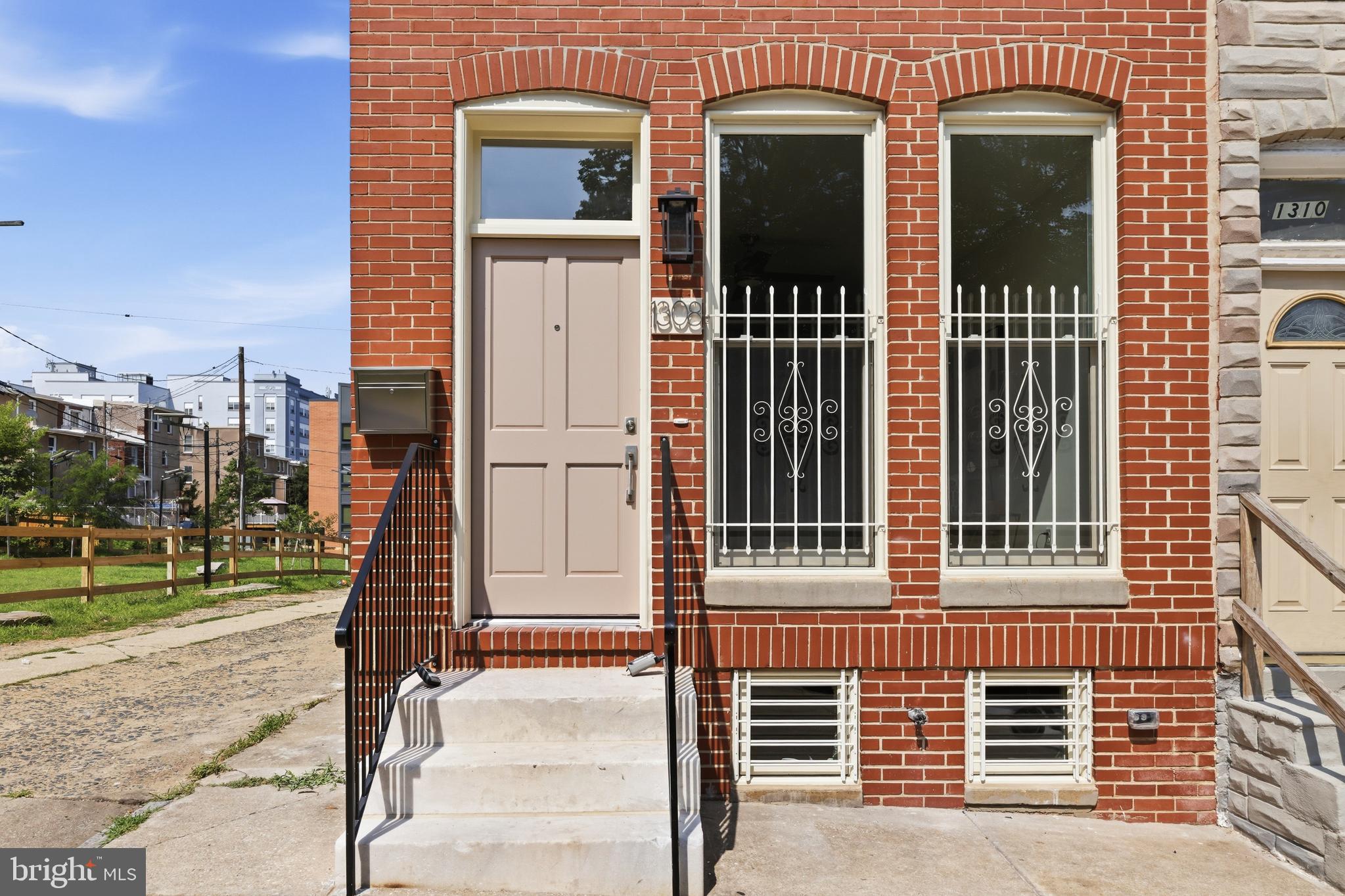 JOHNSTON SQUARE - Residential