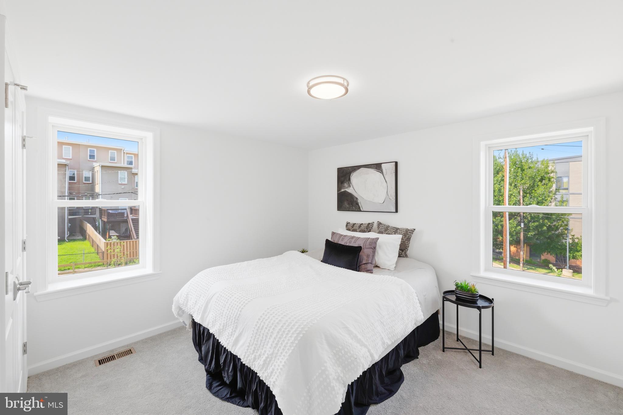 JOHNSTON SQUARE - Residential